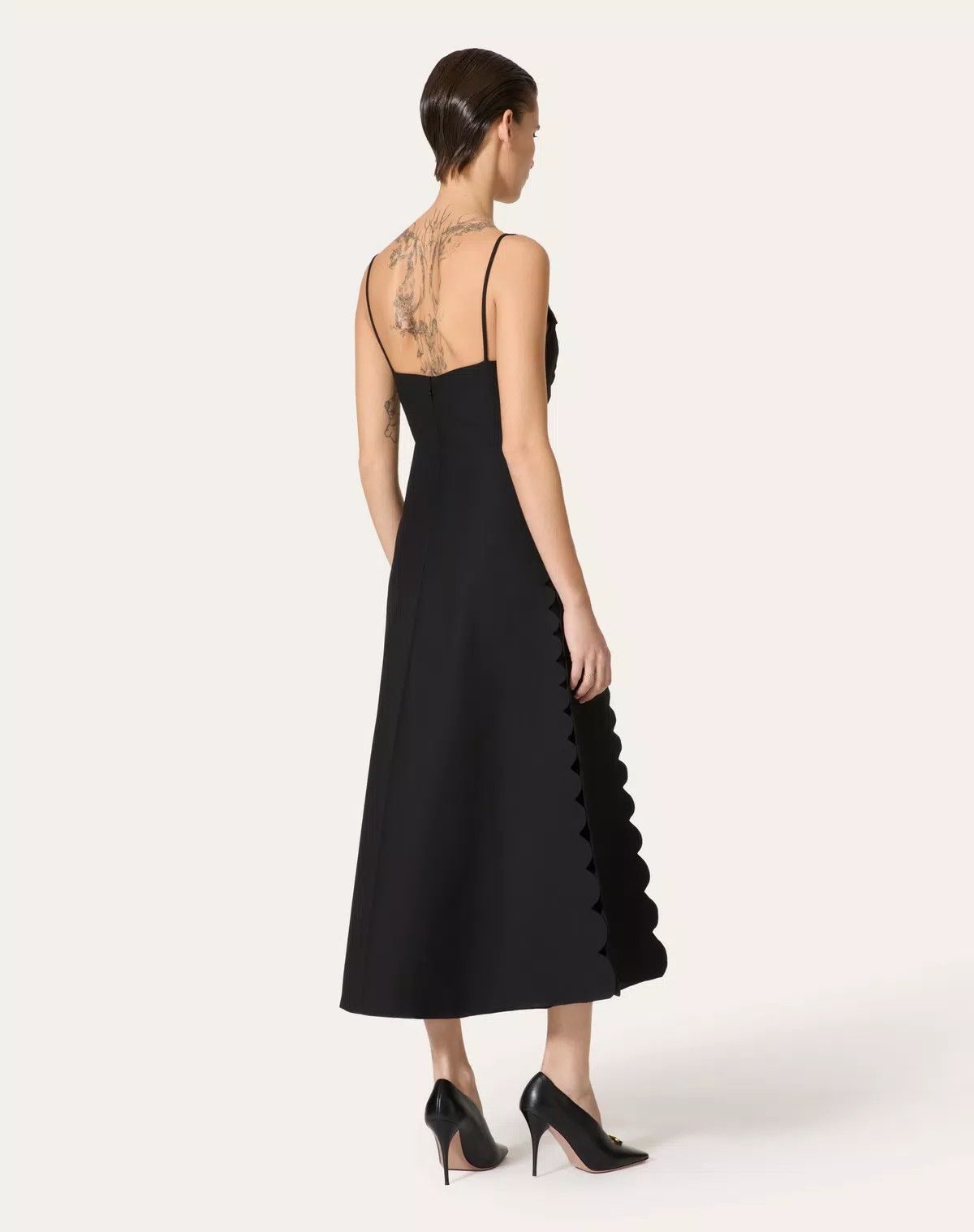Valentino o1s1wg110426 Crepe Couture Embroidered Midi Dress in Nero Size XL / US 12-14 / IT 48-50 - 4 Thumbnail