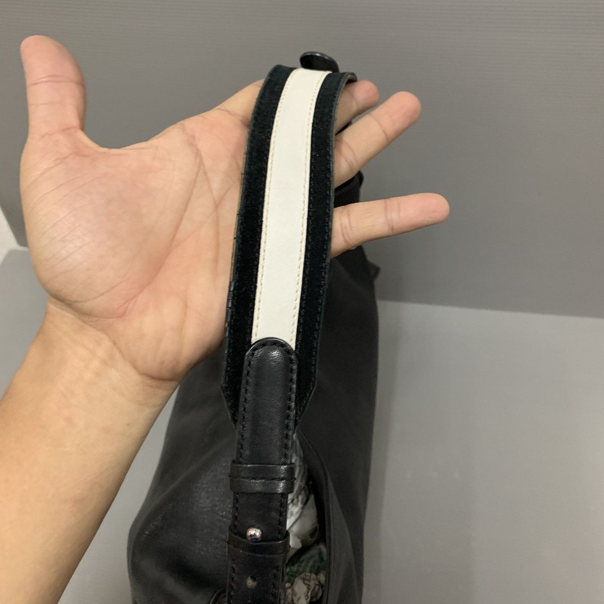 Givenchy Givenchy Leather Shoulder Bag Size ONE SIZE - 9 Thumbnail