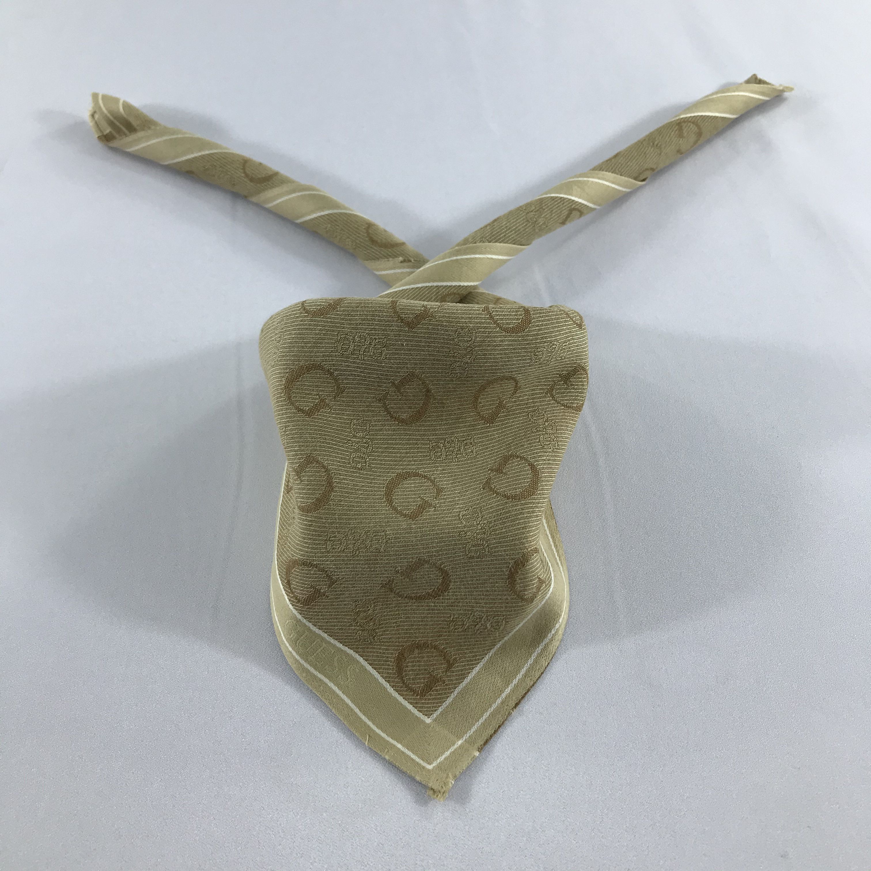 Guess Guess Monogram Handkerchief Neckerchief Bandana H794 Size ONE SIZE - 1 Thumbnail