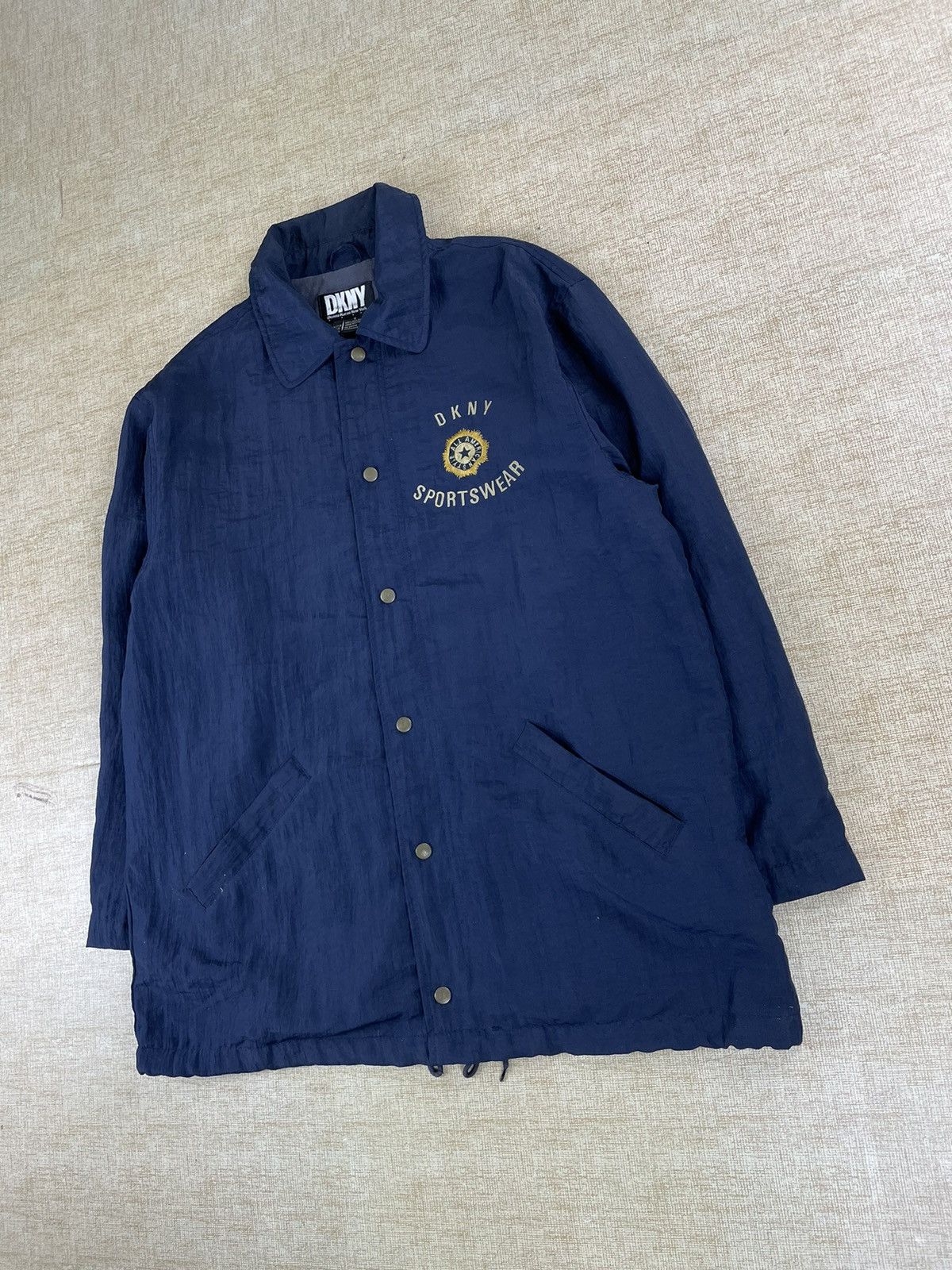 DKNY × Vintage VINTAGE DKNY SPORTSWEAR 90s Embroidery Coach Jacket Size US L / EU 52-54 / 3 - 3 Thumbnail