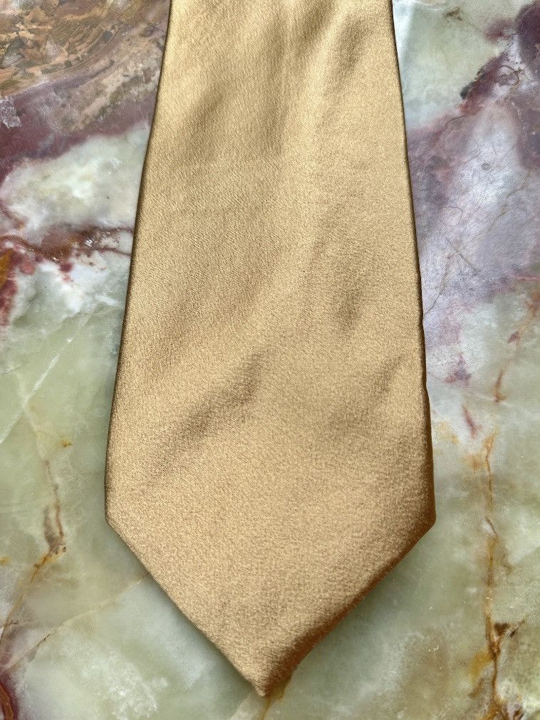 Donna Karan VINTAGE 1990s DONNA KARAN MENS TIE SILK GOLD BRONZE SATIN Size ONE SIZE - 2 Thumbnail