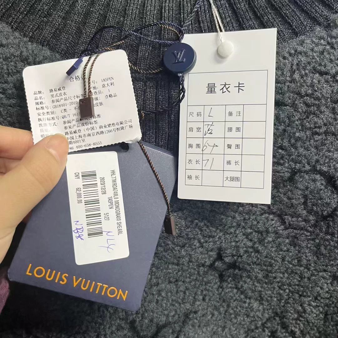 Louis Vuitton louis vuitton black logo crewneck sweatshirt Size US L / EU 52-54 / 3 - 4 Thumbnail
