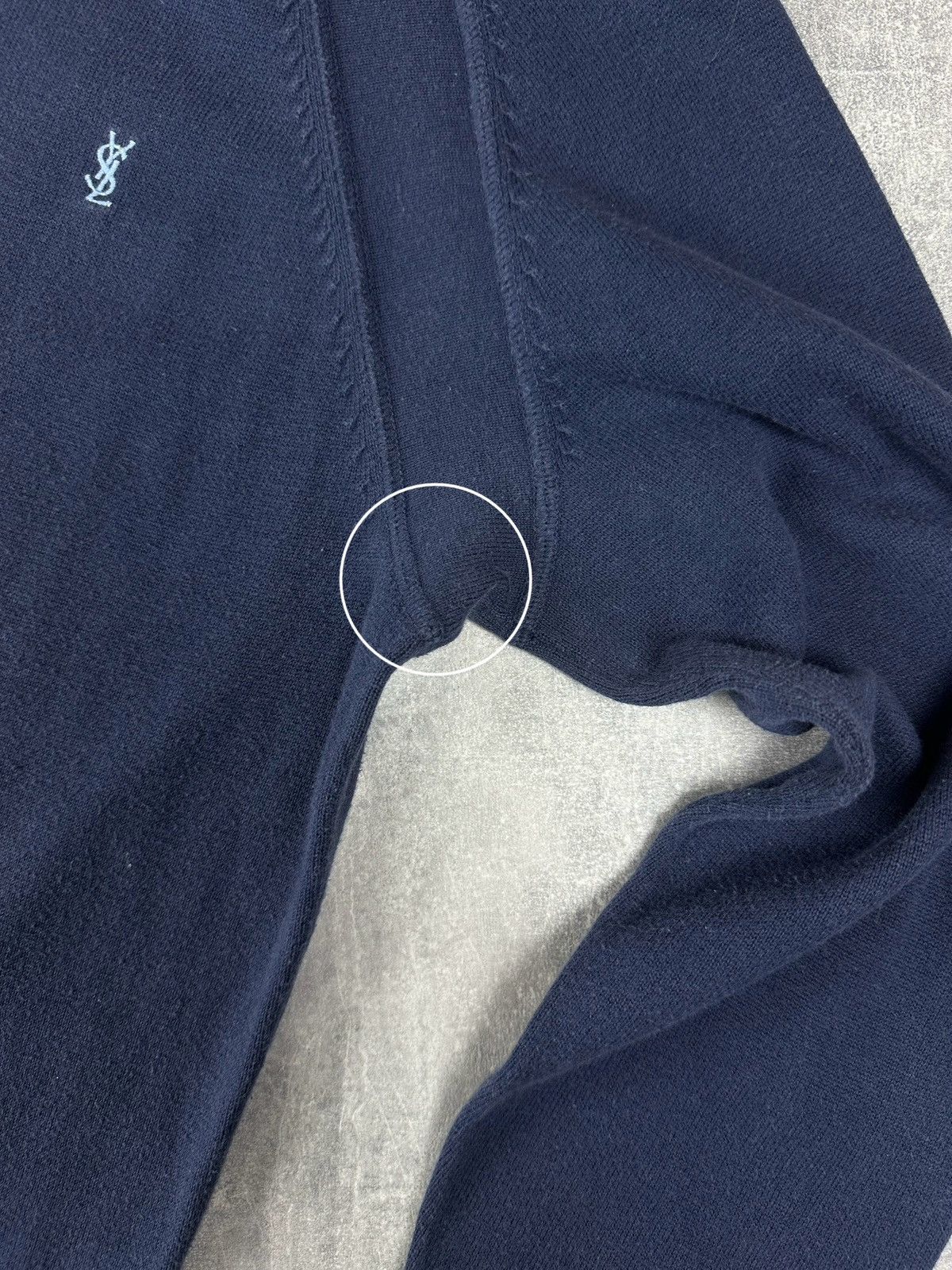 Yves Saint Laurent Yves Saint Lauren Small Logo Crew Neck Pullover Sweater Size US L / EU 52-54 / 3 - 10 Thumbnail