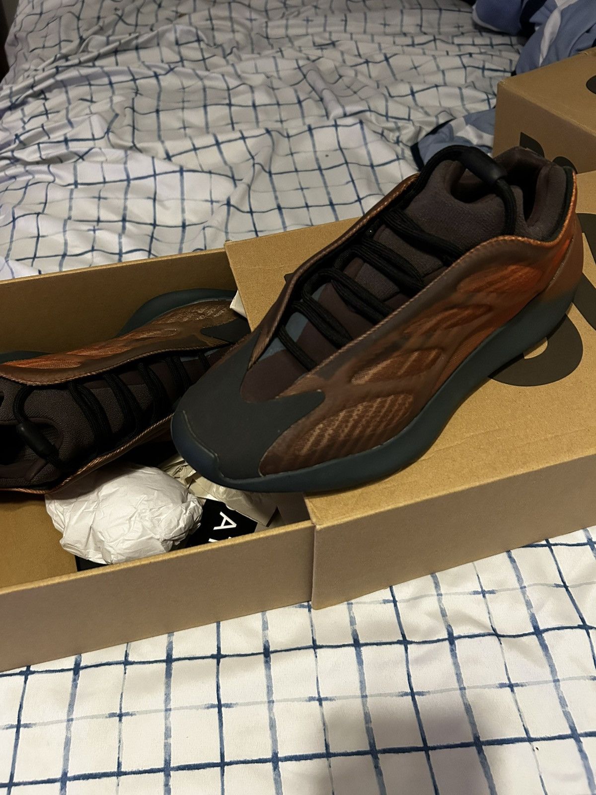 Yeezy Yeezy 700 V3 "Arizona" trainers Size US 8 / EU 41 - 4 Thumbnail