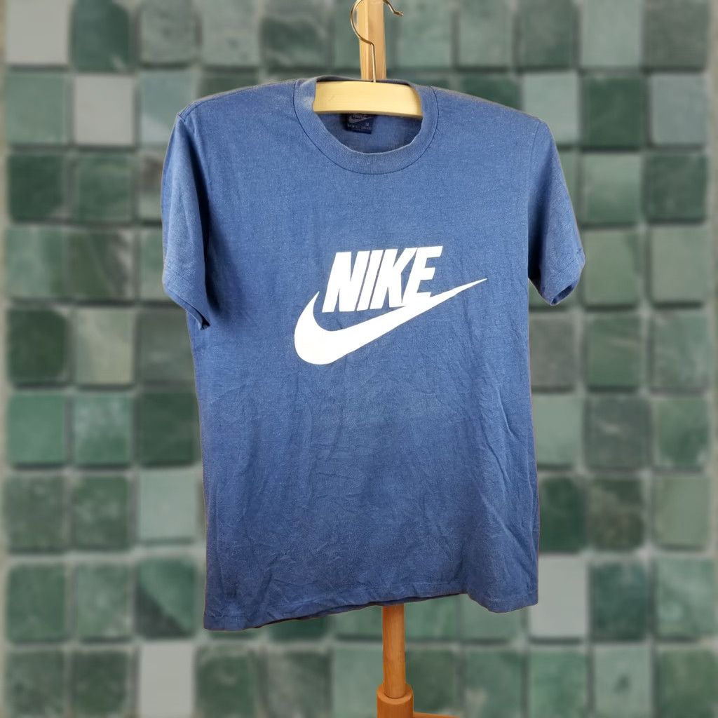 Nike VINTAGE Nike BLUE TAG T-SHIRT 50/50 BLUE Sz MEDIUM Shirt Men Blue 80s 19-27 INCH Back Casual Rock USA -Mens Size US M / EU 48-50 / 2 - 1 Thumbnail
