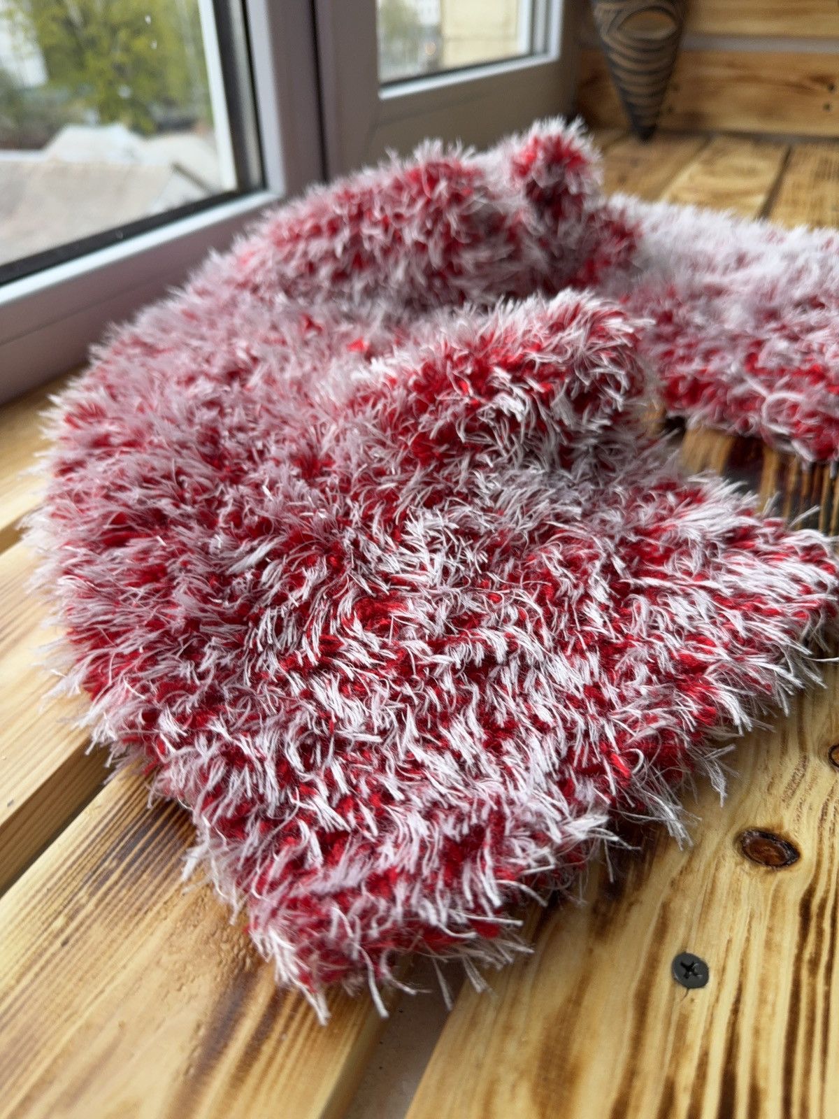 Japanese Brand 00s Archive Japanese Y2K Fuzzy Shaggy Scarf Red White Kawaii Size ONE SIZE - 5 Thumbnail