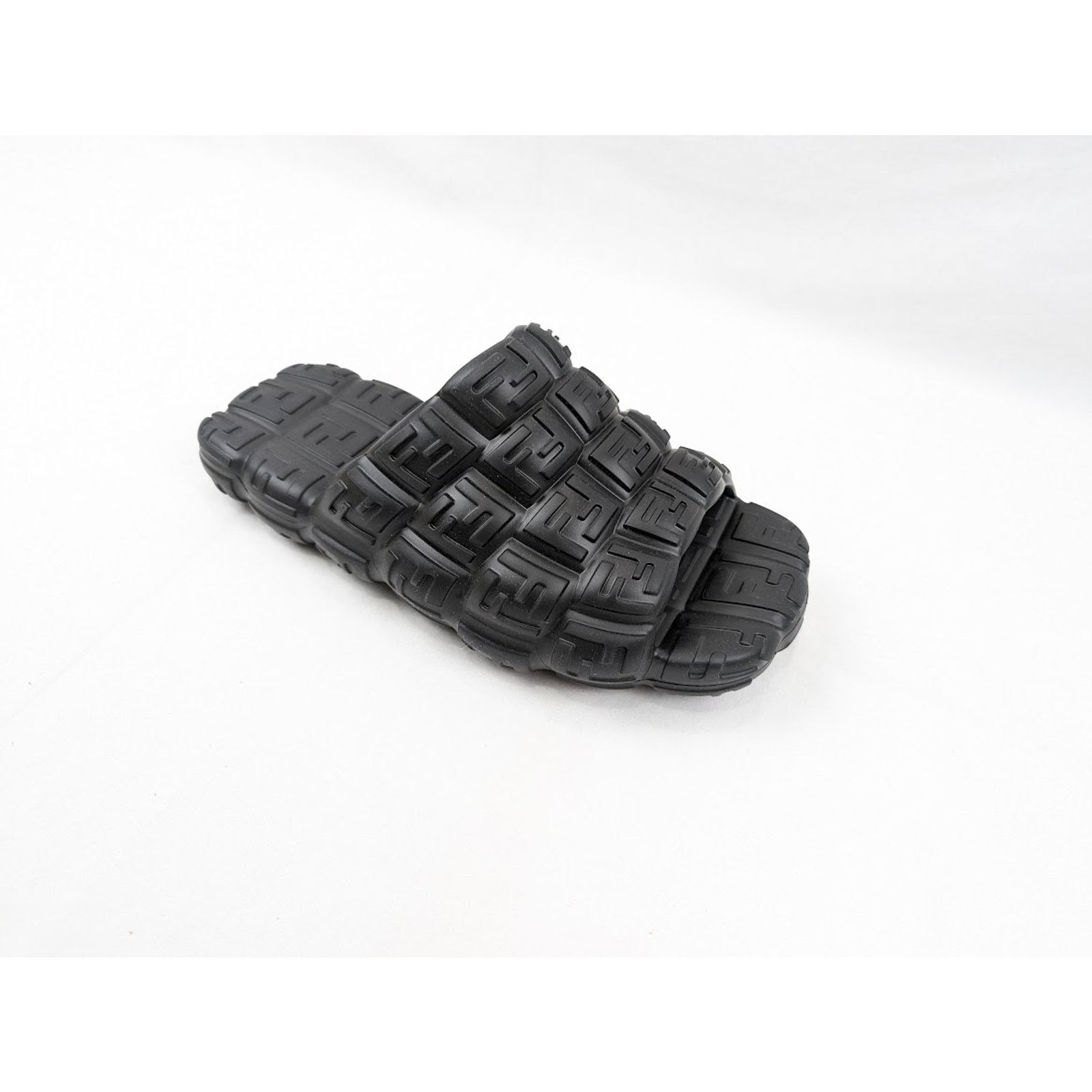 Fendi o1rshd1 Rubber Sole Fendi Logo Slipper Slide Sandal in Nero Size US 7 / EU 40 - 3 Thumbnail