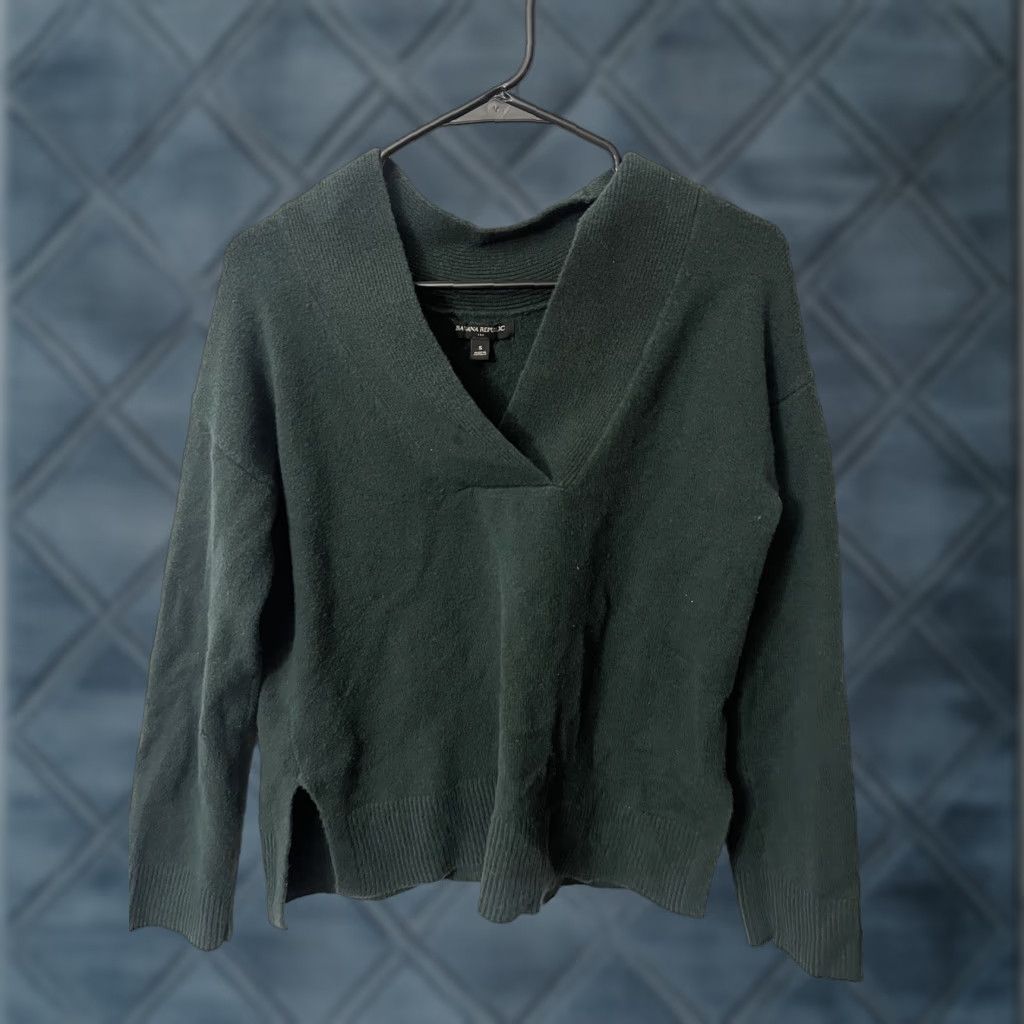 Banana Republic Banana Republic Women V-Neck Solid Sweater Size Small Green Solid Size S / US 4 / IT 40 - 1 Thumbnail