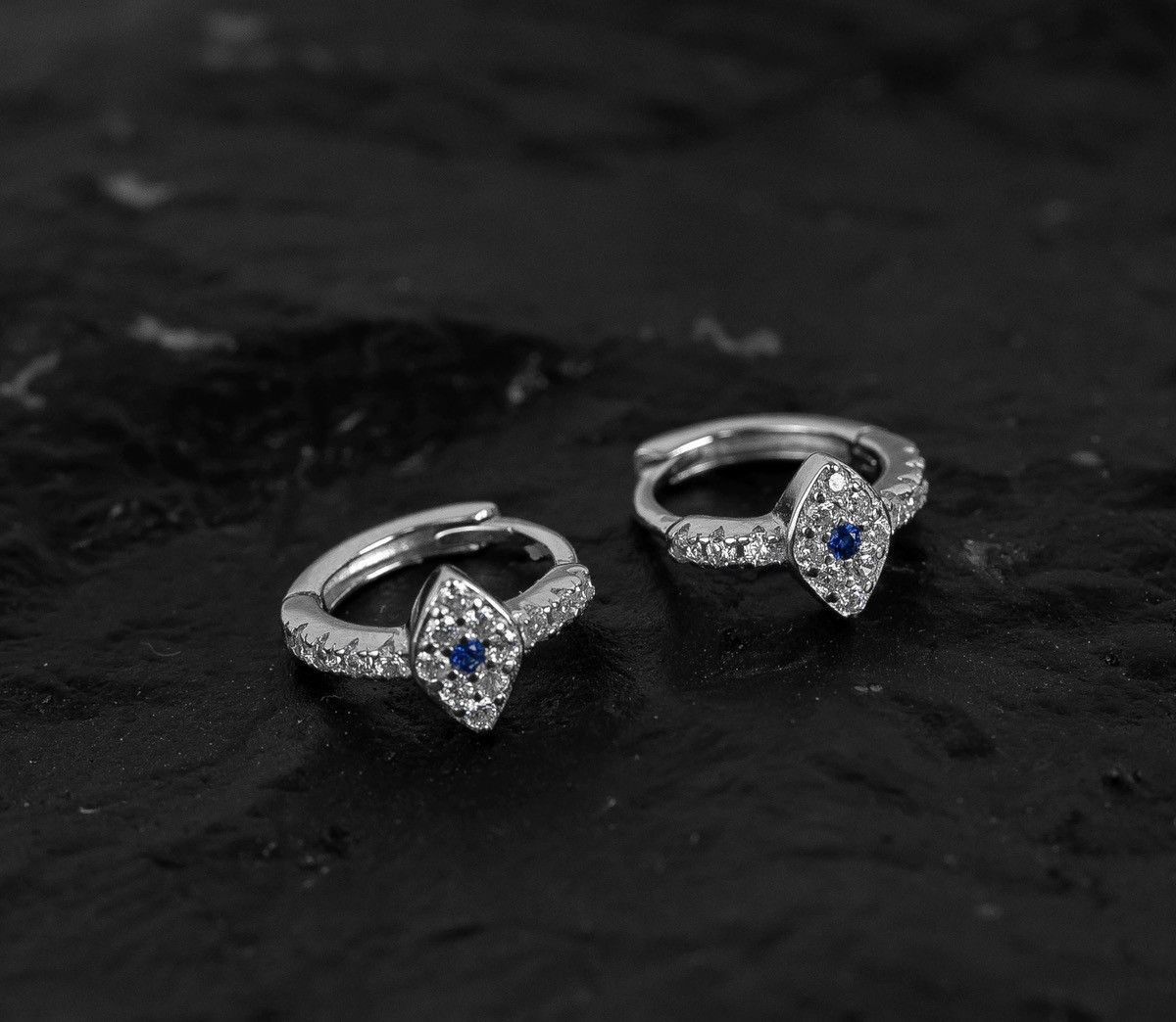 Jewelry × Vintage Retro punk y2k rhinestone demon eye hoop earrings Size ONE SIZE - 2 Thumbnail