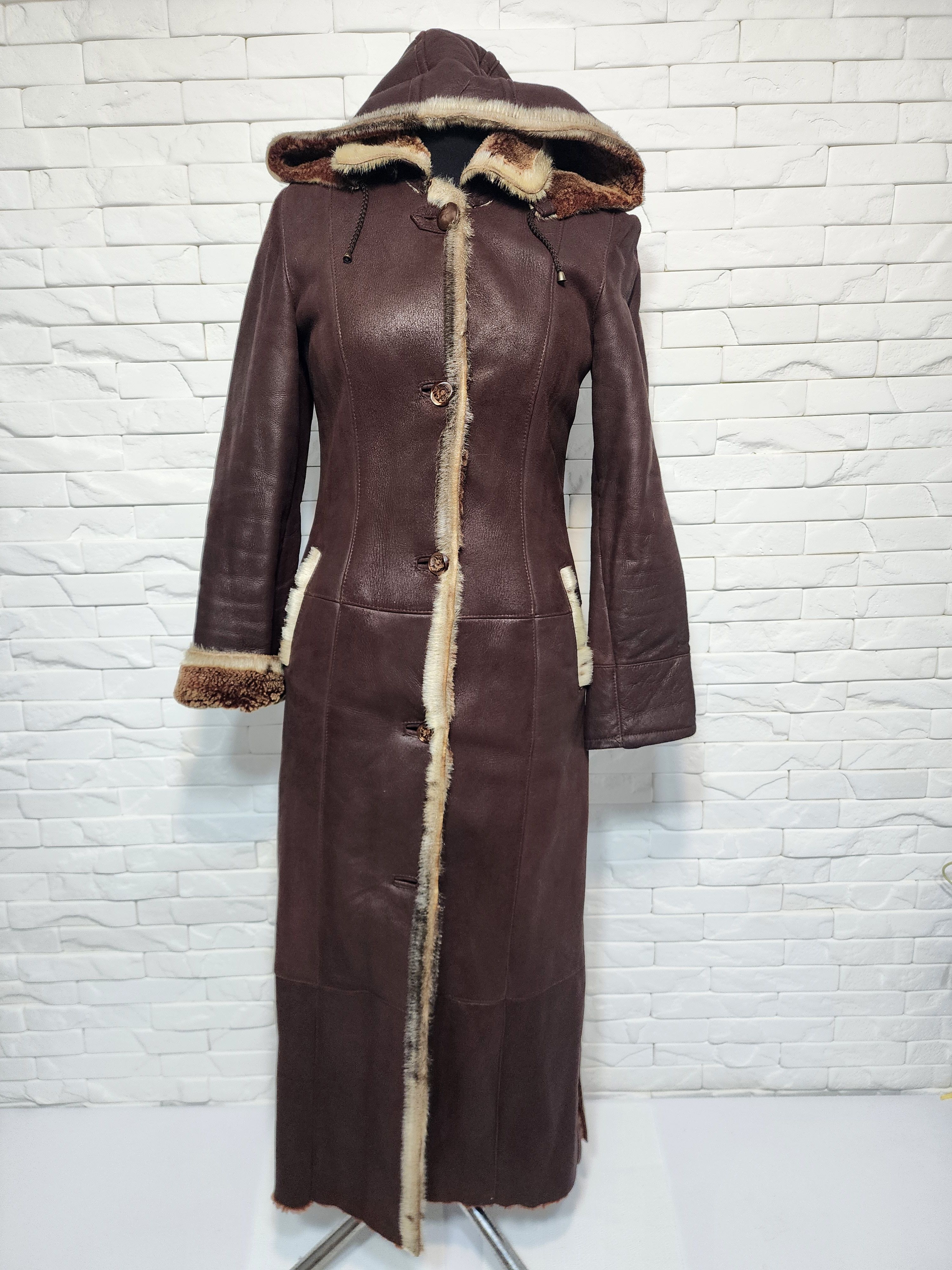 Uniqlo Women's Brown Sheepskin Coat: Genuine Fur Hood Size M / US 6-8 / IT 42-44 - 1 Thumbnail