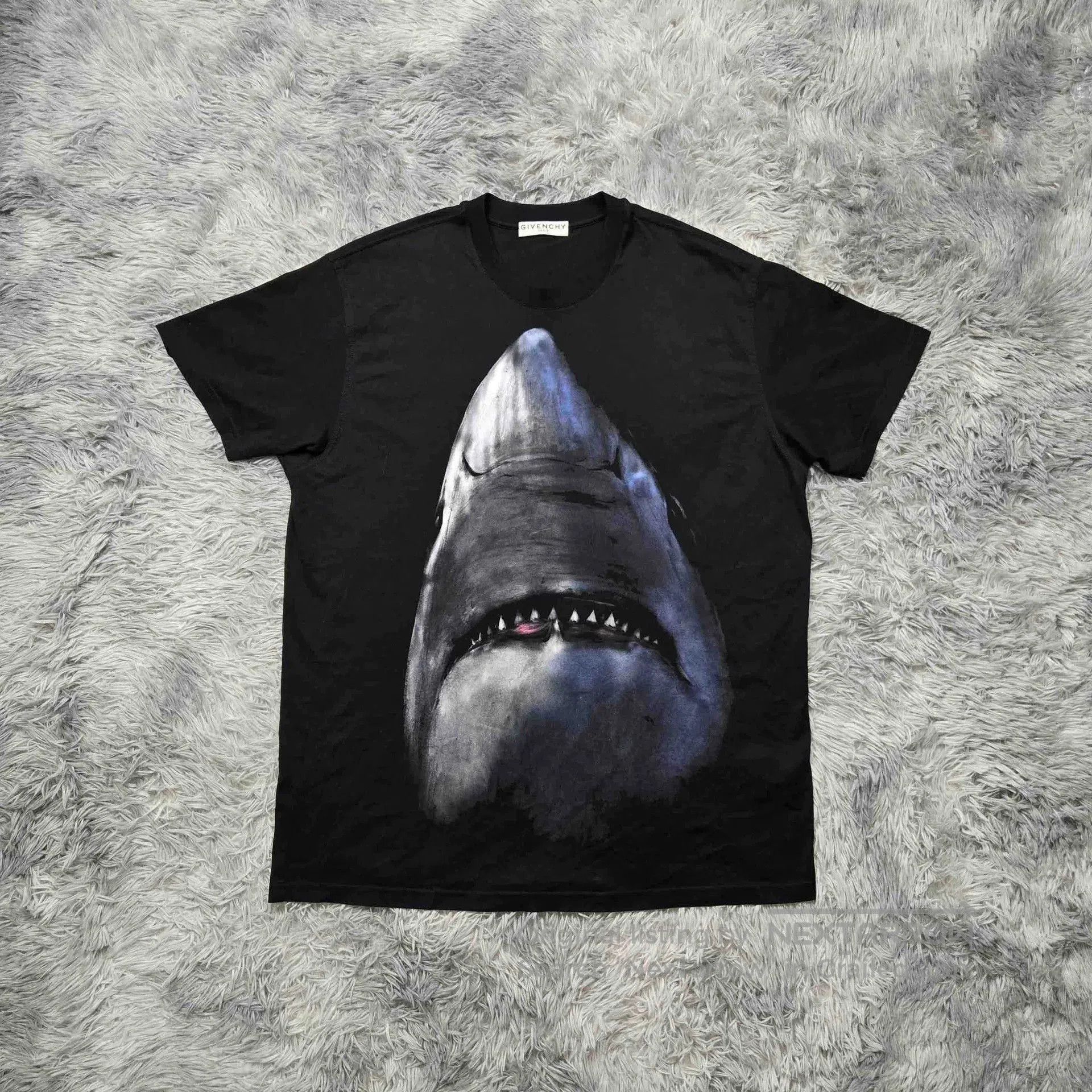 Givenchy Givenchy Shark Print Short Sleeve T. Size US M / EU 48-50 / 2 - 1 Thumbnail