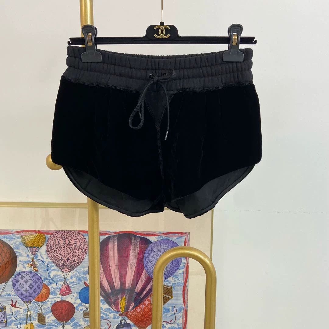 Miu Miu miumiu black velvet shorts size 38 Size US 38 / EU 54 - 1 Thumbnail