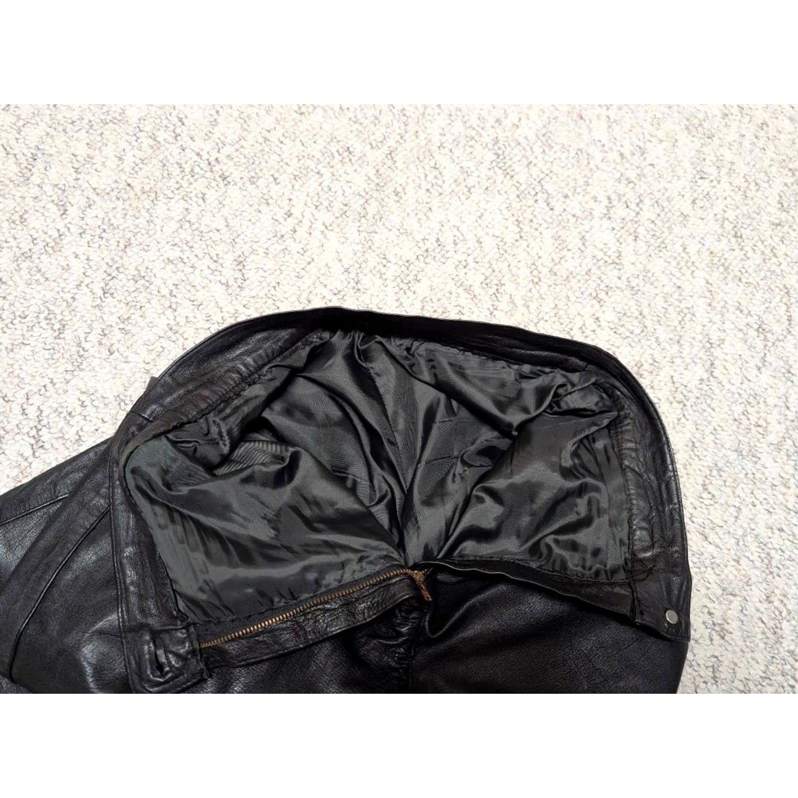 Lee VINTAGE Lee Black Leather Pants 28x26 High Rise Women's Pants 1990s Motorcycle Fashion Size 28" / US 6 / IT 42 - 5 Thumbnail