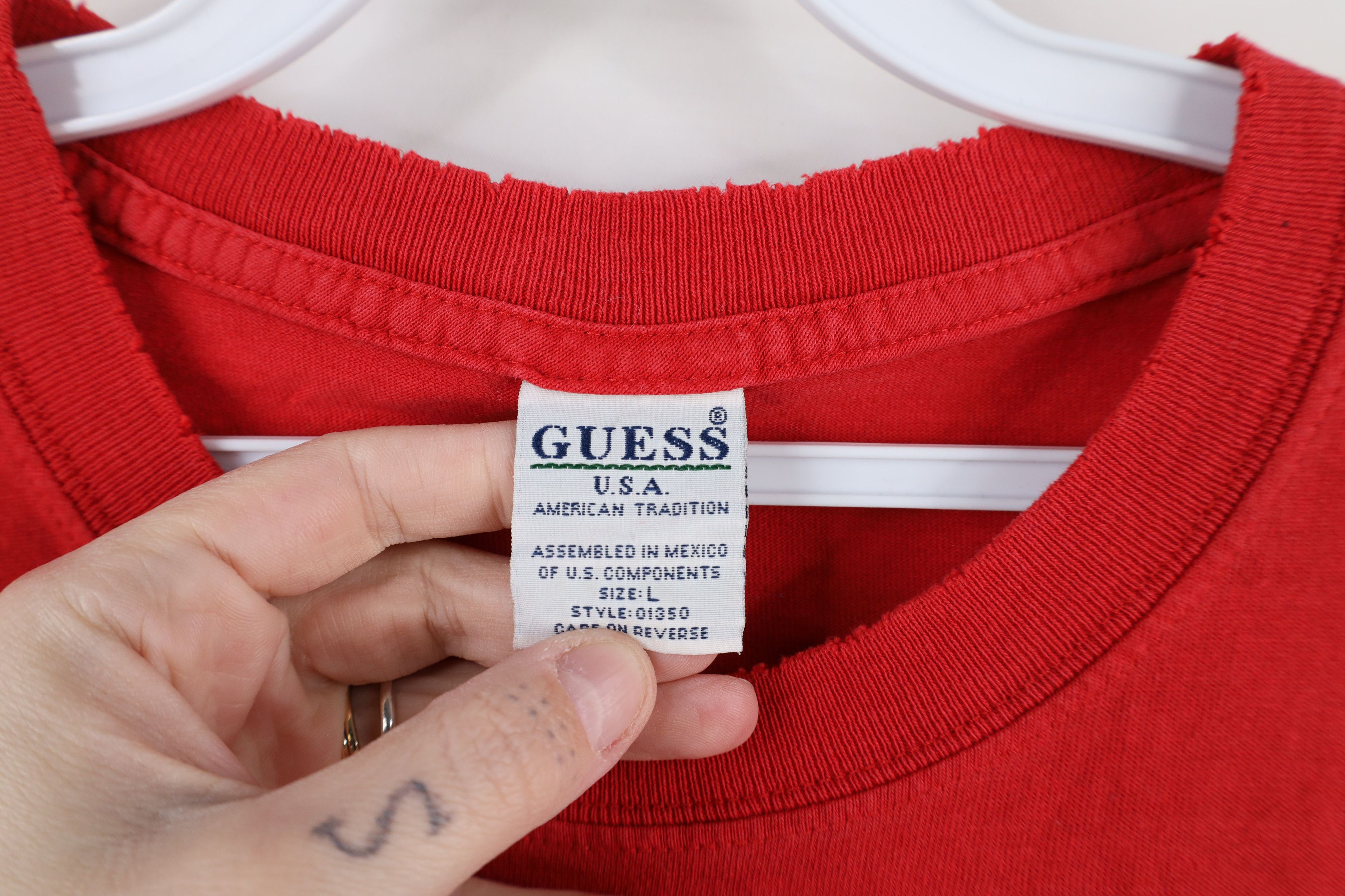 Guess × Vintage Vintage 90s Guess Spell Out Stencil T-Shirt Red Cotton Size US L / EU 52-54 / 3 - 8 Thumbnail