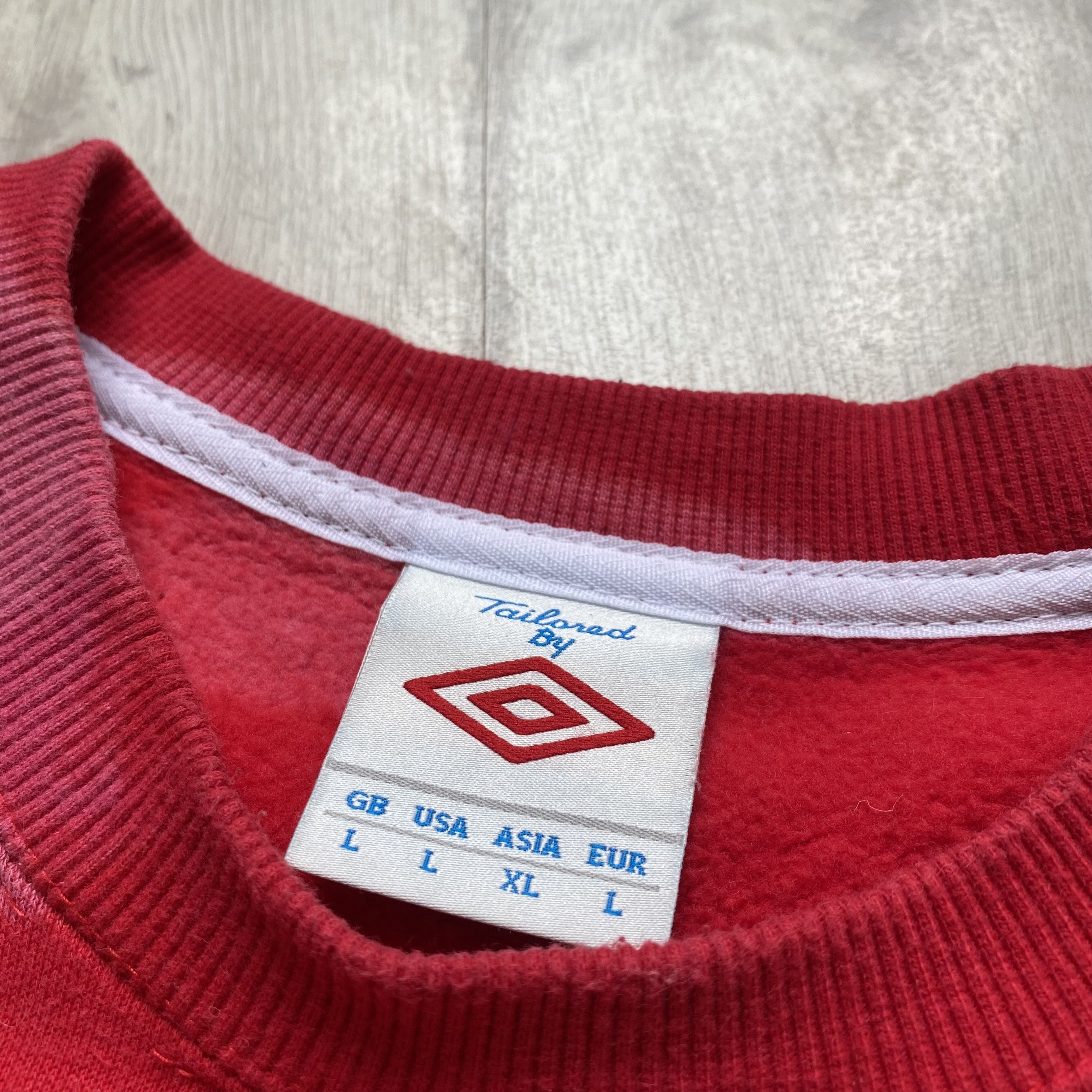 Umbro 00s Custom Umbro Center logo sweatshirt Tie dye Vintage Size US L / EU 52-54 / 3 - 6 Thumbnail