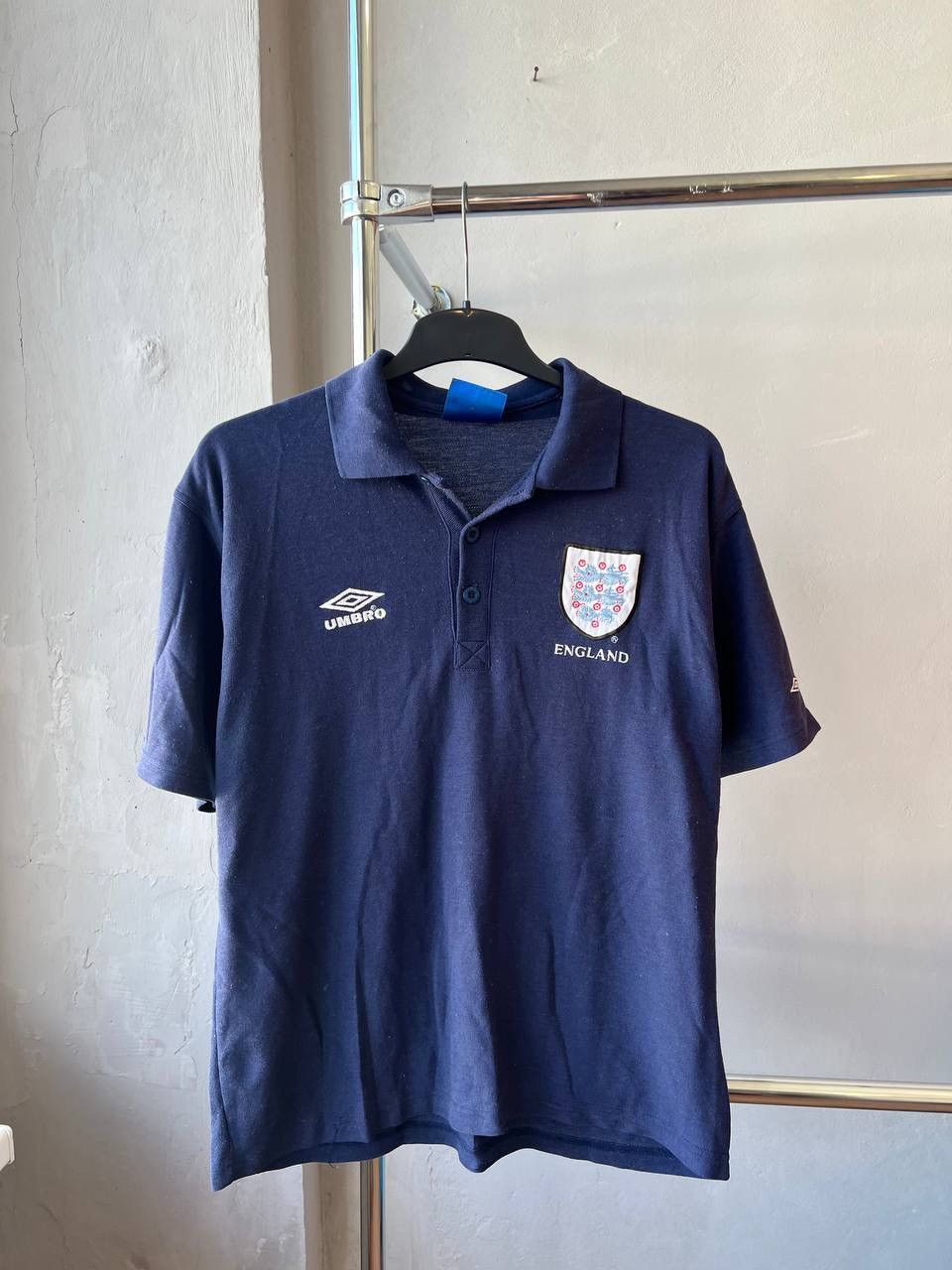 Umbro 1996/97 ENGLAND TEAM TRAINING SOCCER FOOTBALL JERSEY SHIRT M Size US M / EU 48-50 / 2 - 2 Thumbnail