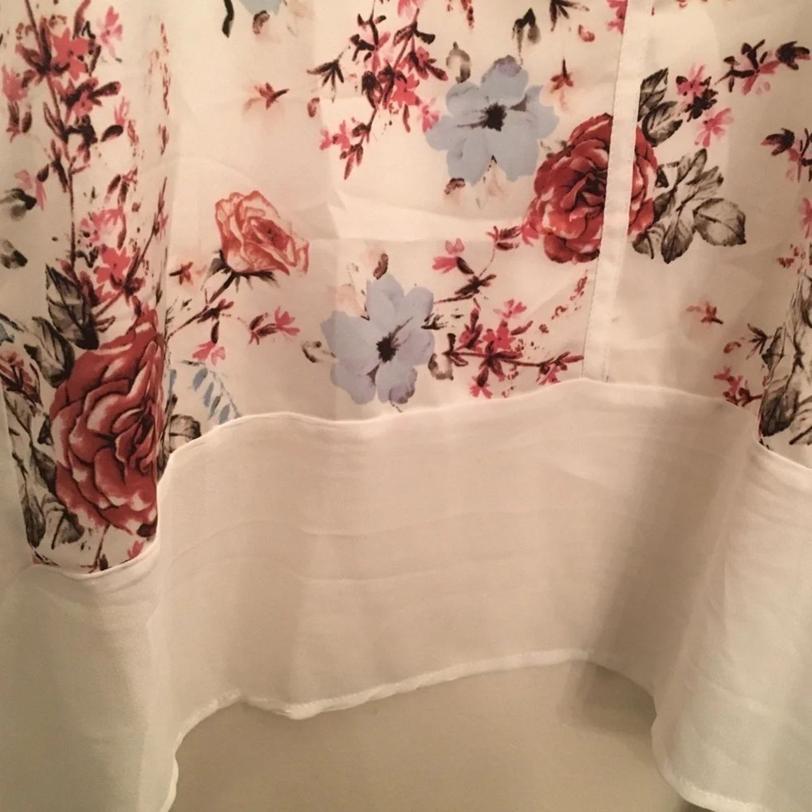 The Unbranded Brand Torrid lightweight floral print pull over top. Size XXL / US 16-18 / IT 52-54 - 3 Thumbnail