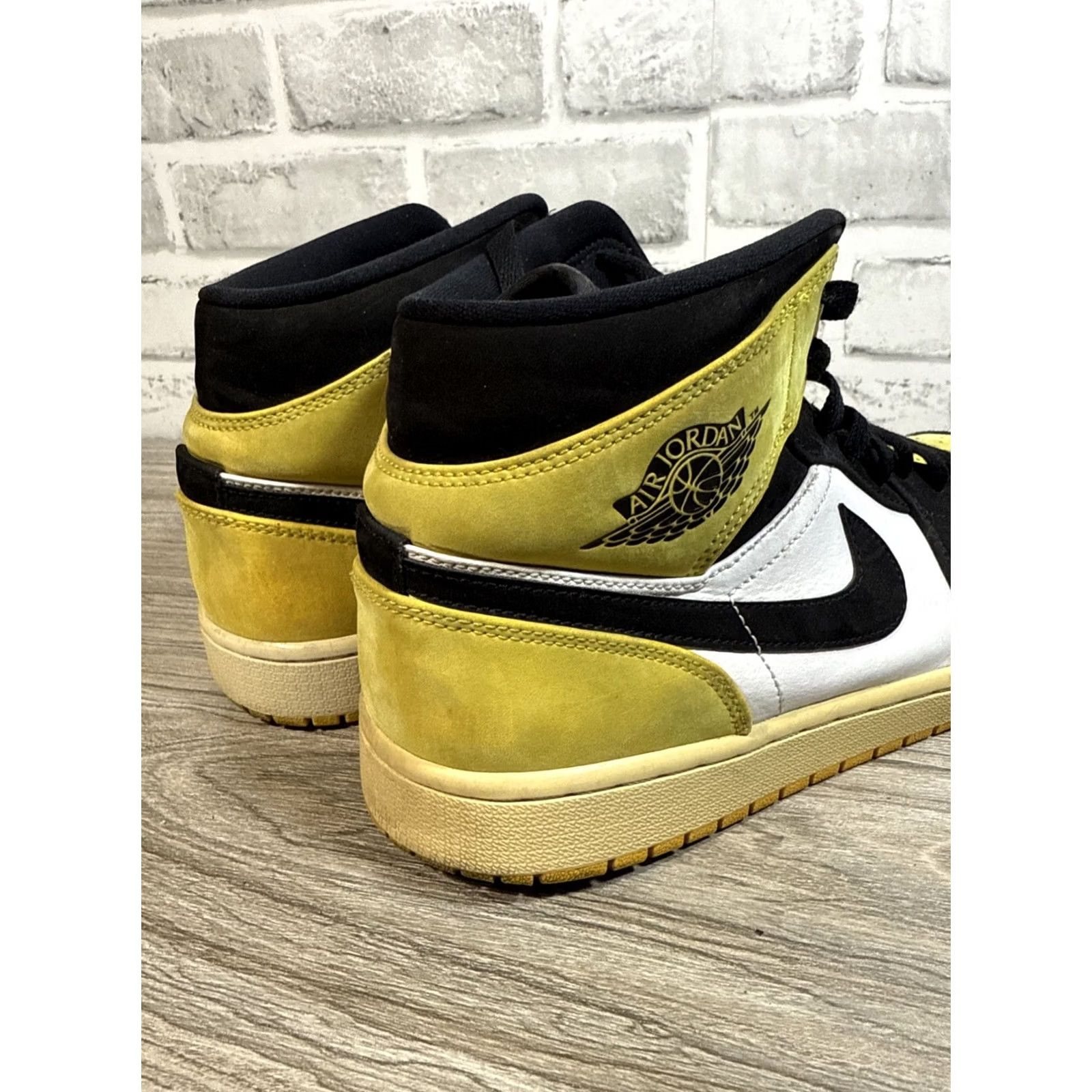 Jordan Brand Air Jordan 1 High OG Yellow Ochre Size 10 Mens Sneakers DZ5485-701 Size US 10 / EU 43 - 4 Thumbnail