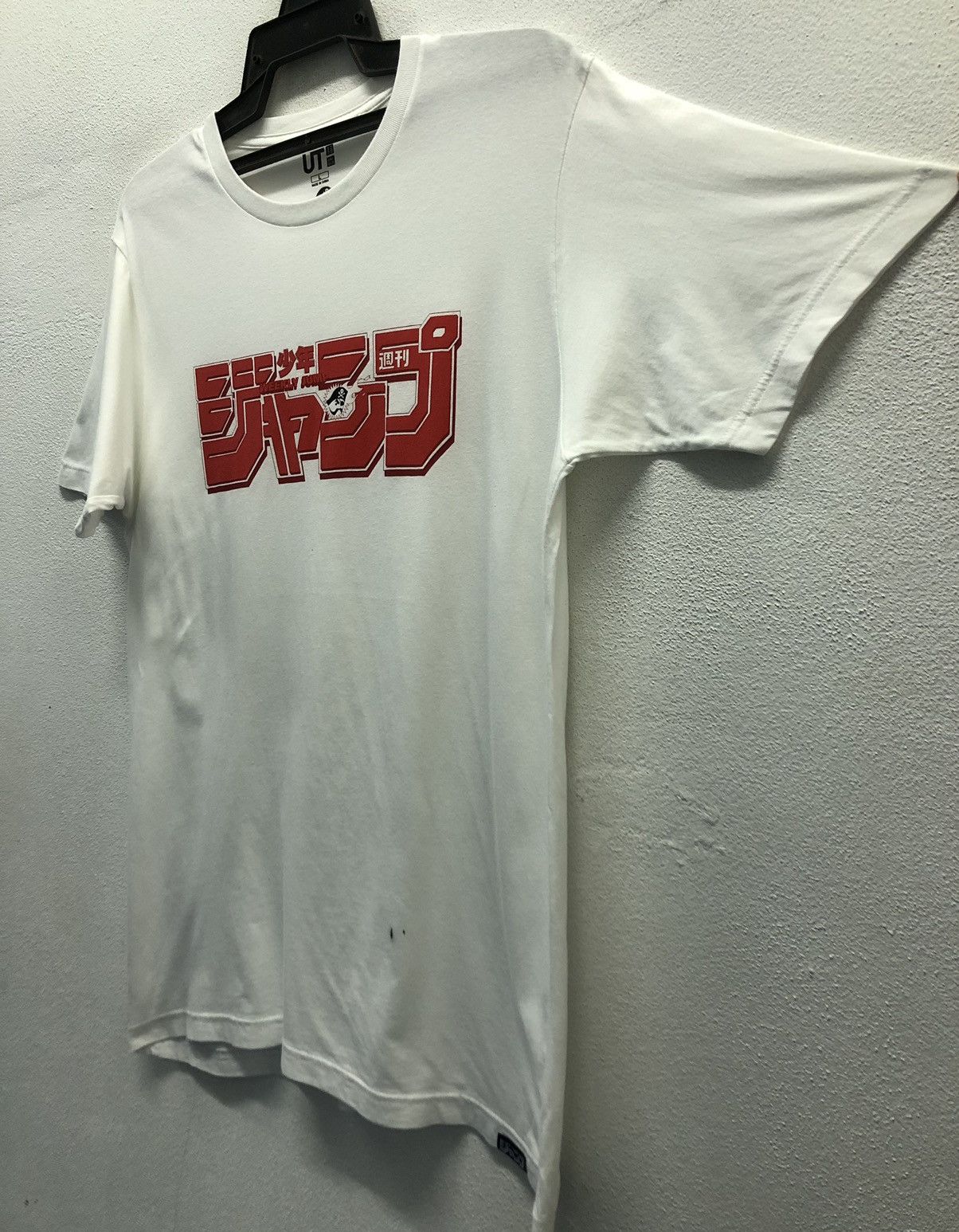 Uniqlo Uniqlo Jump 50 th Anniversary Weekly Jump T-Shirt Size US L / EU 52-54 / 3 - 7 Thumbnail