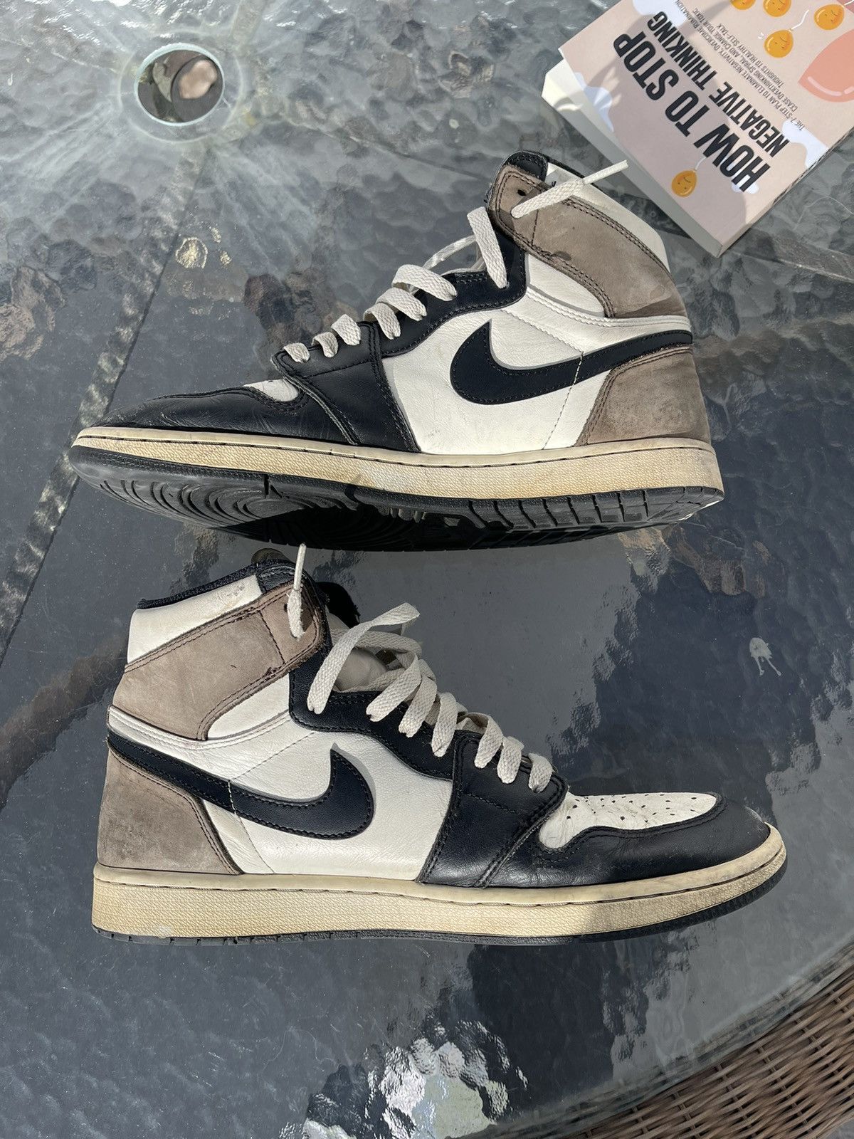 Nike Air Jordan 1 High Mocha Size US 11 / EU 44 - 2 Thumbnail