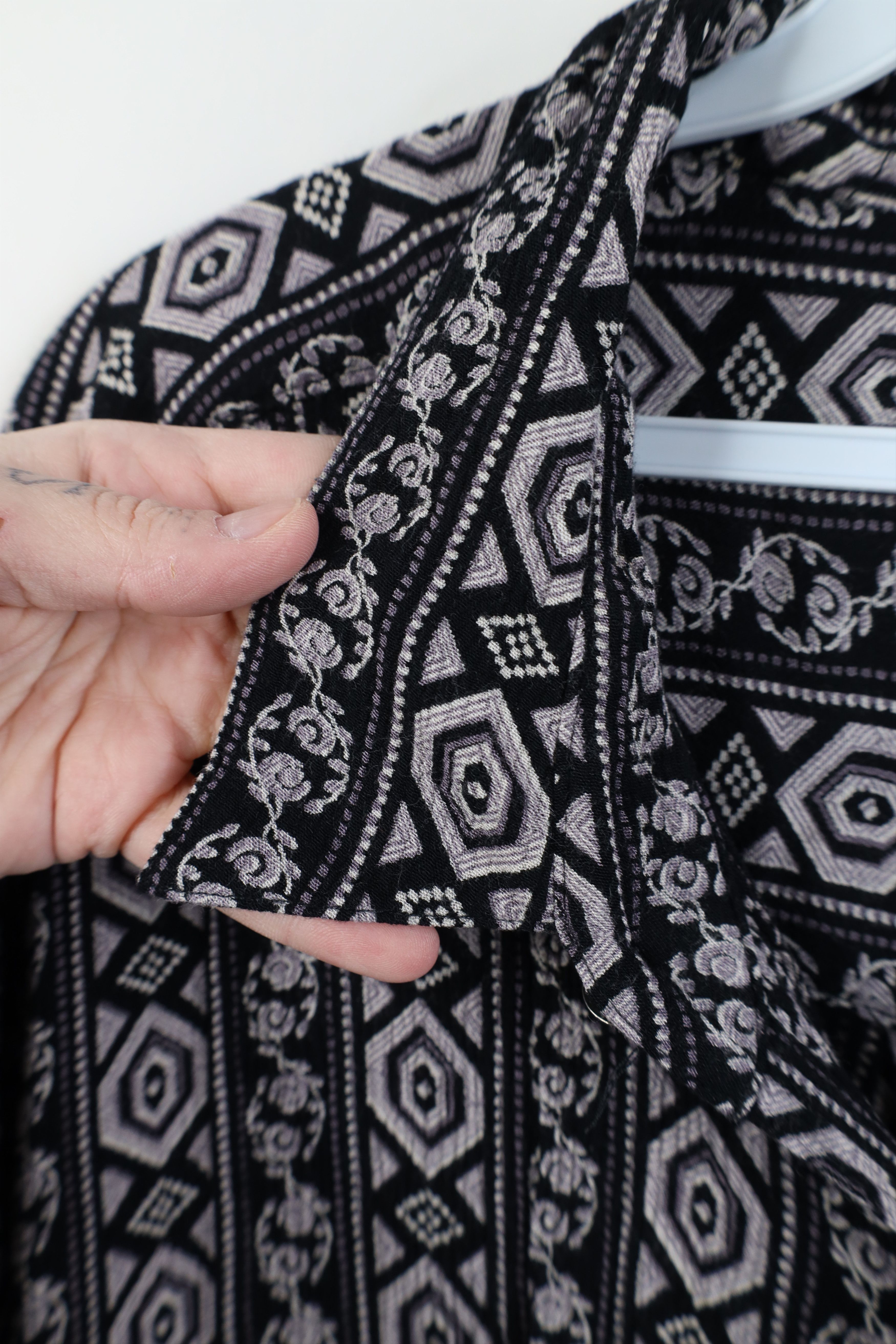 Vintage Vintage 90s Streetwear Knit Flower Geometric Button Shirt US Size US XL / EU 56 / 4 - 7 Thumbnail