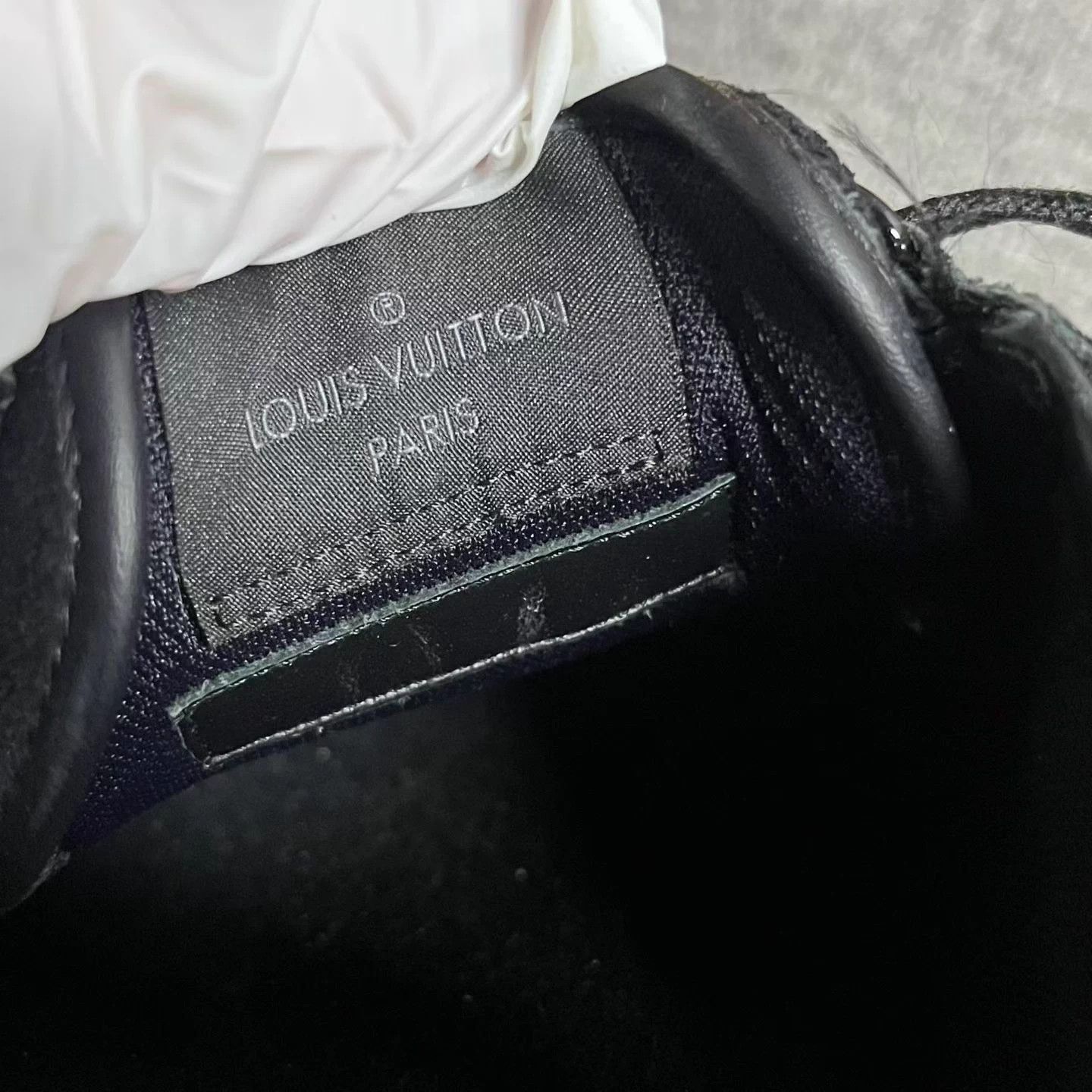 Louis Vuitton Louis Vuitton Black Round Lace-up Low-top Sneaker 9 Size US 9 / IT 39 - 5 Thumbnail