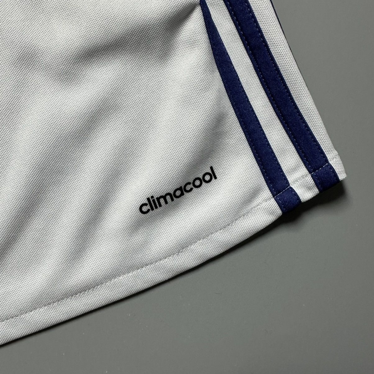 Vintage REAL MADRID ADIDAS 2016/2017 FOOTBALL HOME JERSEY #7 RONALDO Size US XL / EU 56 / 4 - 8 Thumbnail