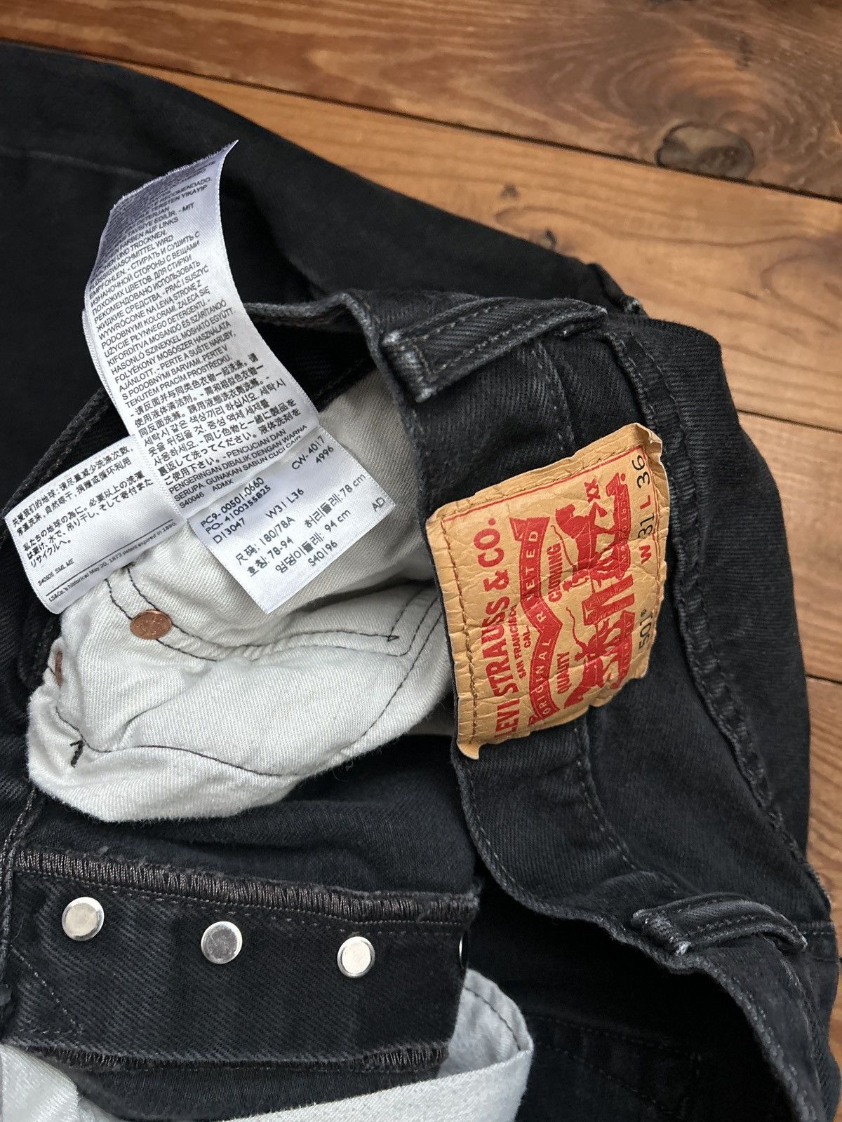 Levi's × Vintage Vintage 90s Y2K Levi’s Black 501 Denim Jeans Size US 31 - 3 Thumbnail