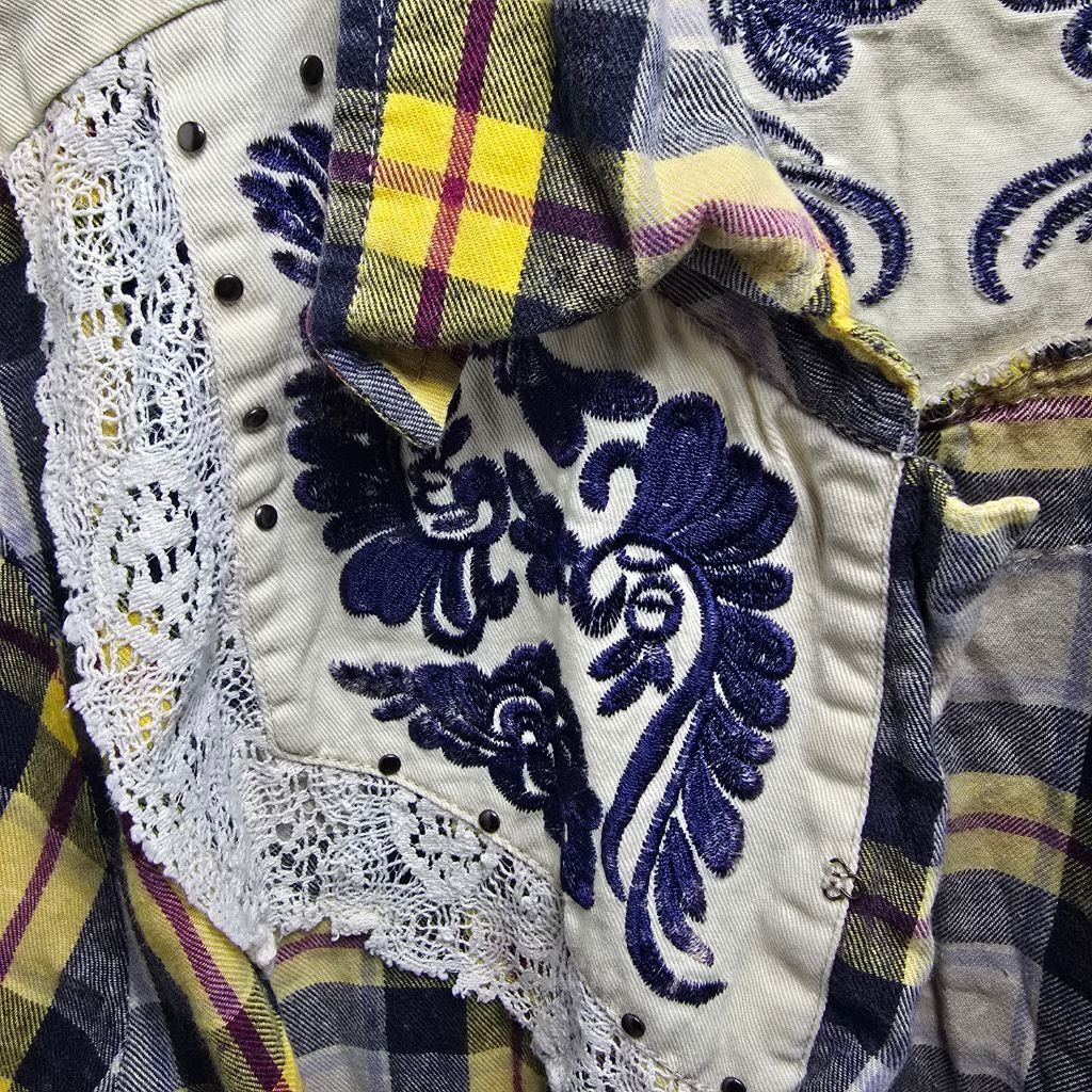 BKE Women's Gimmicks by BKE Plaid Embroidered Button Down M Size M / US 6-8 / IT 42-44 - 6 Thumbnail