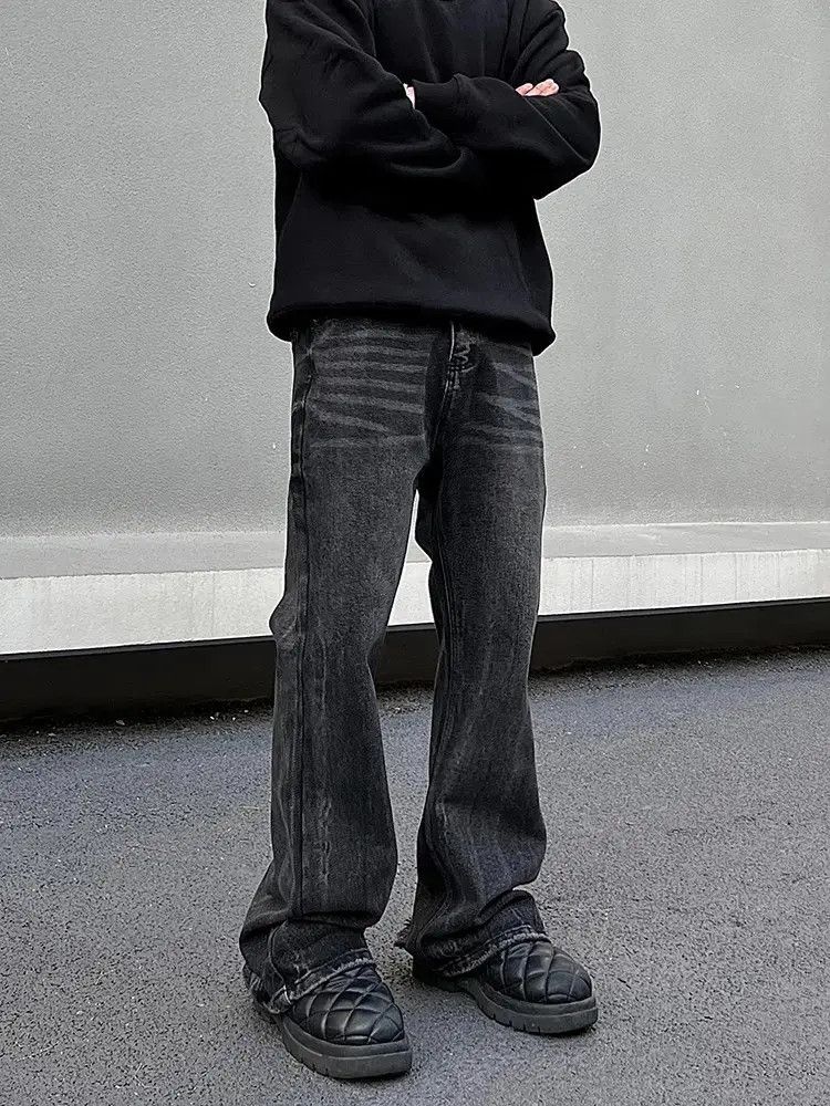 Straight fit loose black micro flared jeans