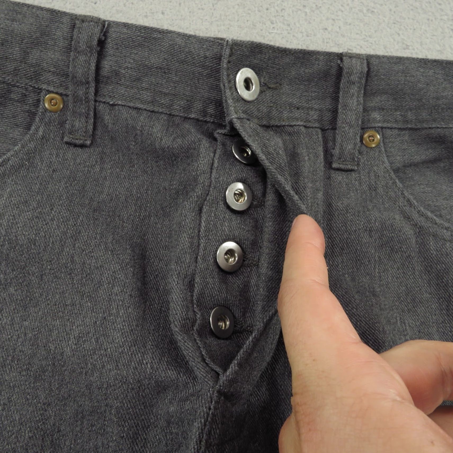 Wallace & Barnes Wallace & Barnes Jeans Mens 32x32 Slim Fit Charcoal Grey Denim Button Fly Shirt? Size US 32 / EU 48 - 6 Thumbnail