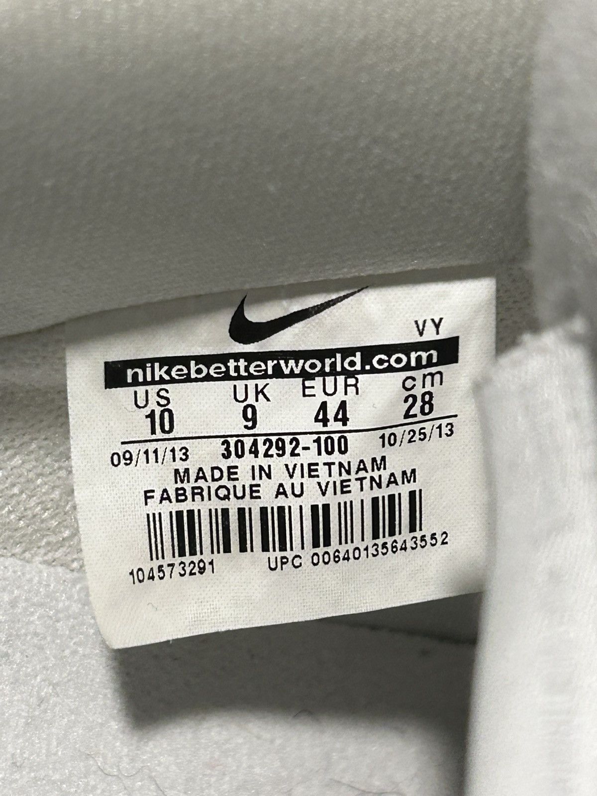 Nike SB NIKE SB DUNK LOW WHITE ICE 2014 SIZE 10 PREOWNED OG BOX Size US 10 / EU 43 - 3 Thumbnail