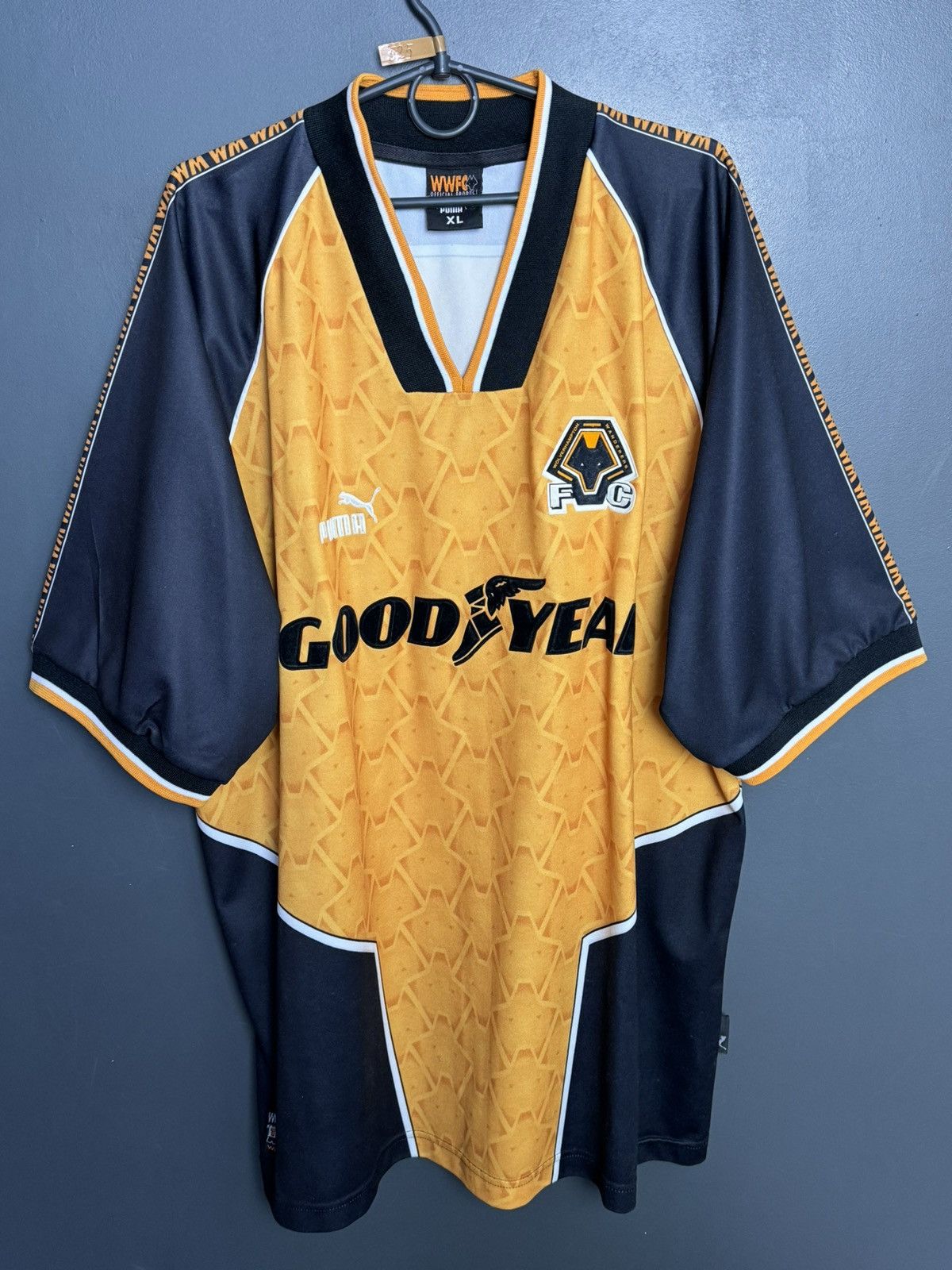Puma Wolverhampton Wanderers 96/98 Home Football Jersey Size US XL / EU 56 / 4 - 1 Thumbnail