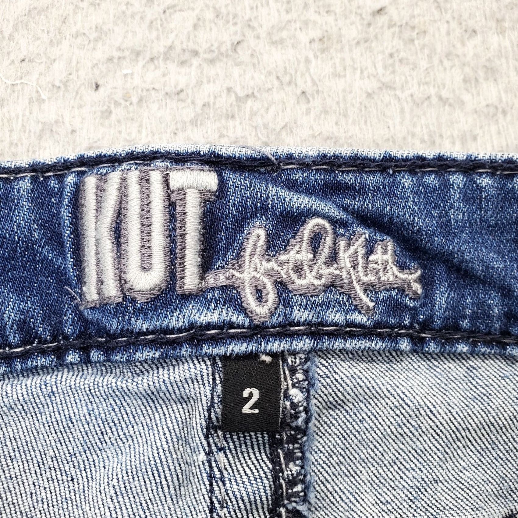 Vintage KUT from the Kloth Womens Size 2 Navy Denim Boyfriend Shorts Frayed Hem Casual Beach 5-Pocket Front Flat Front Mid Rise 4" Inseam Size 26" / US 2 / IT 38 - 6 Thumbnail
