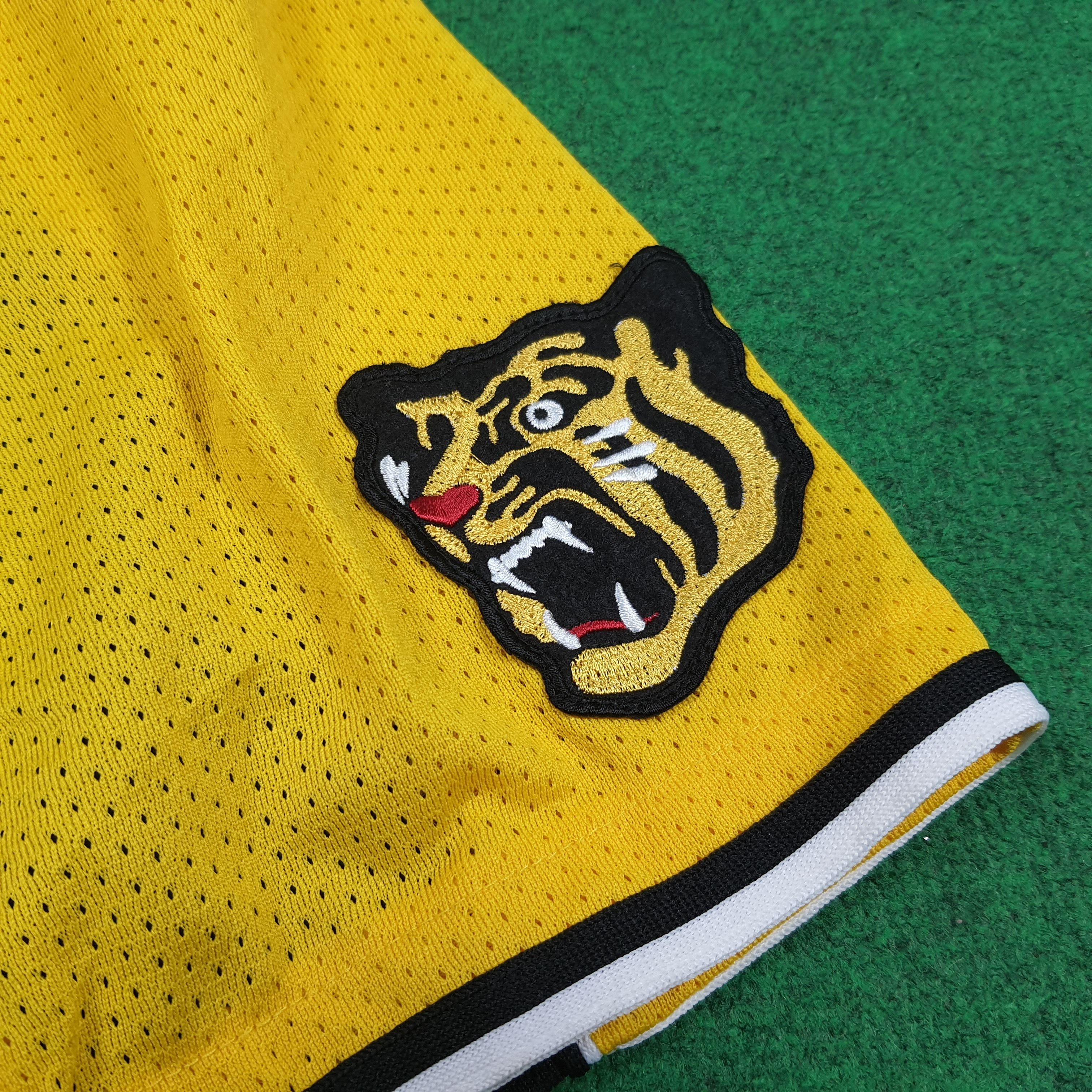 Mizuno Vintage Mizuno Hanshin Tigers Baseball Jersey C294N28 Size US M / EU 48-50 / 2 - 3 Thumbnail