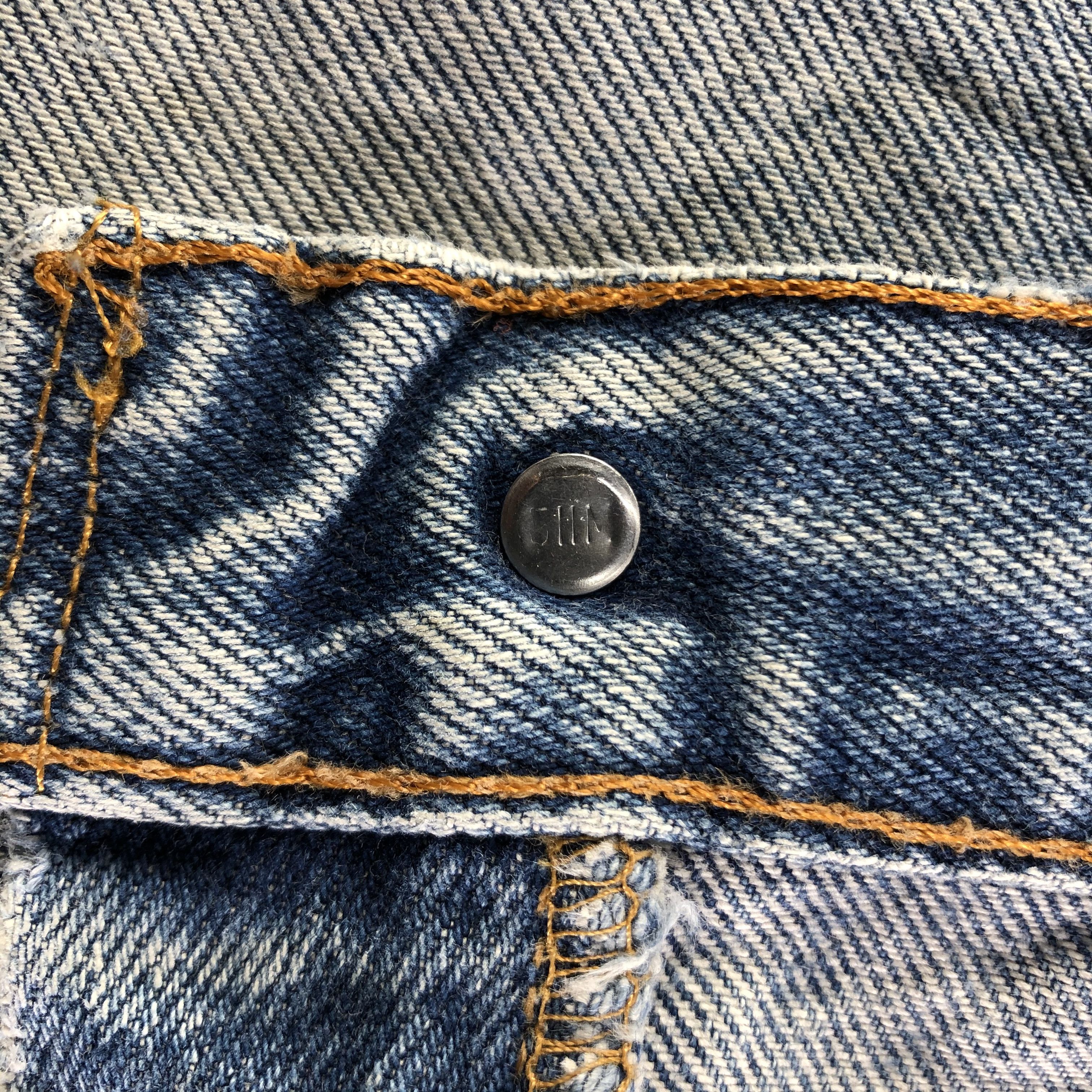 Levi's Vintage Blue Wash Levis 550 Jeans-J3022 Size US 35 - 12 Thumbnail