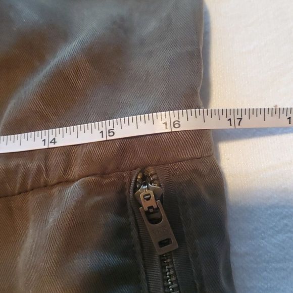 Vintage Aritzia Wilfred Free Army Green Cinched w Zippered Front Poc Size 30" / US 8 / IT 44 - 9 Thumbnail