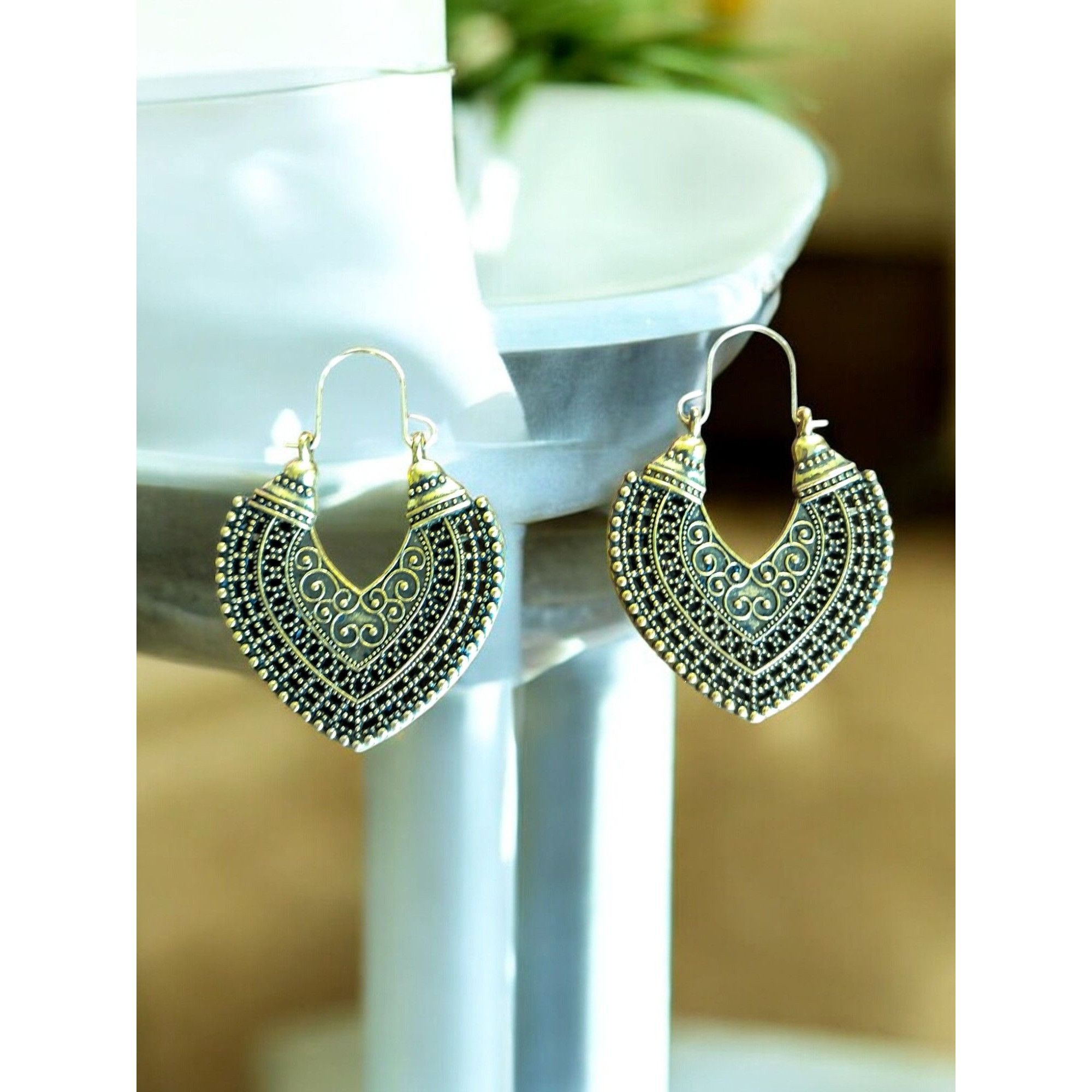 Other Vintage 2000 Boho Tibetan Heart Hollow Flower Drop Earrings Size ONE SIZE - 1 Thumbnail