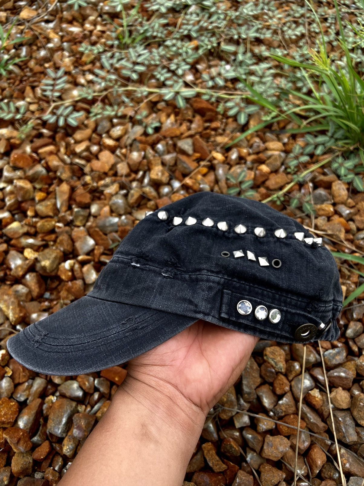 If Six Was Nine 2000s disteressed hat studded with thorns Size ONE SIZE - 6 Thumbnail