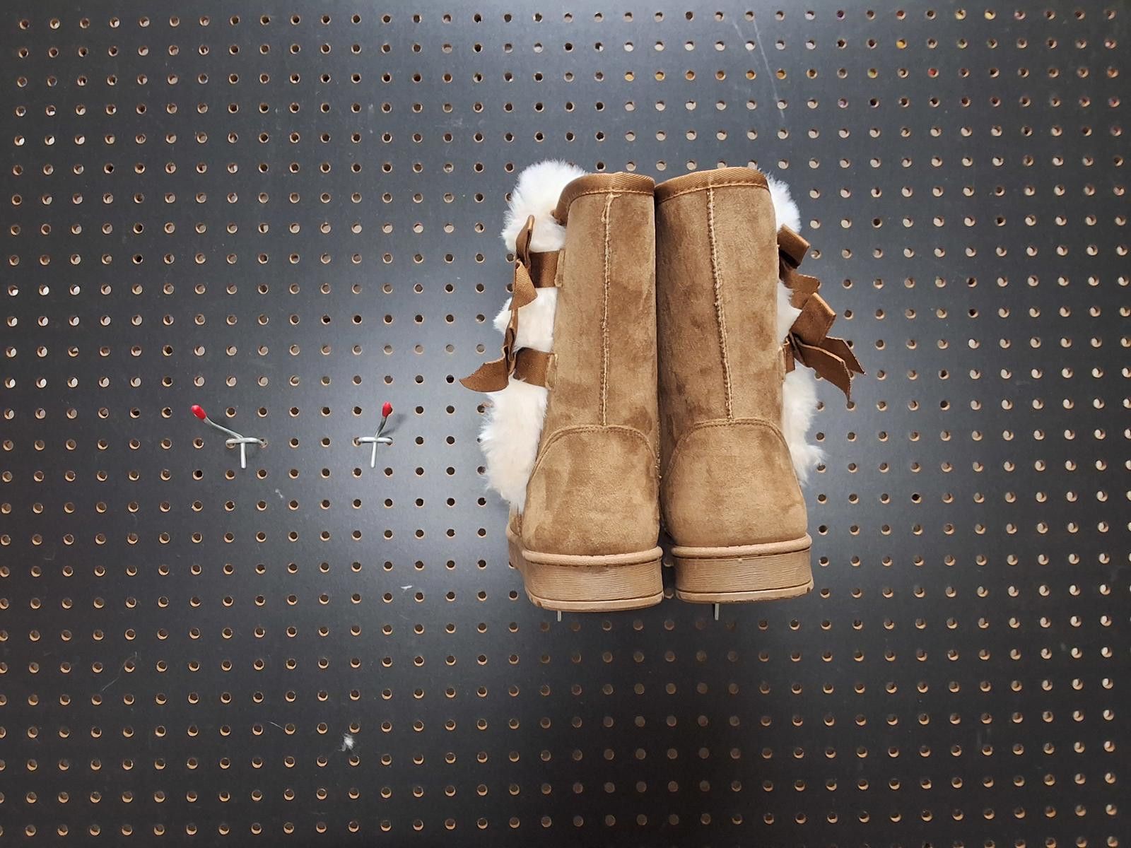 The Unbranded Brand Cozy & Cute Women's Winter Boots - Act Fast! Size US 7 / IT 37 - 7 Thumbnail