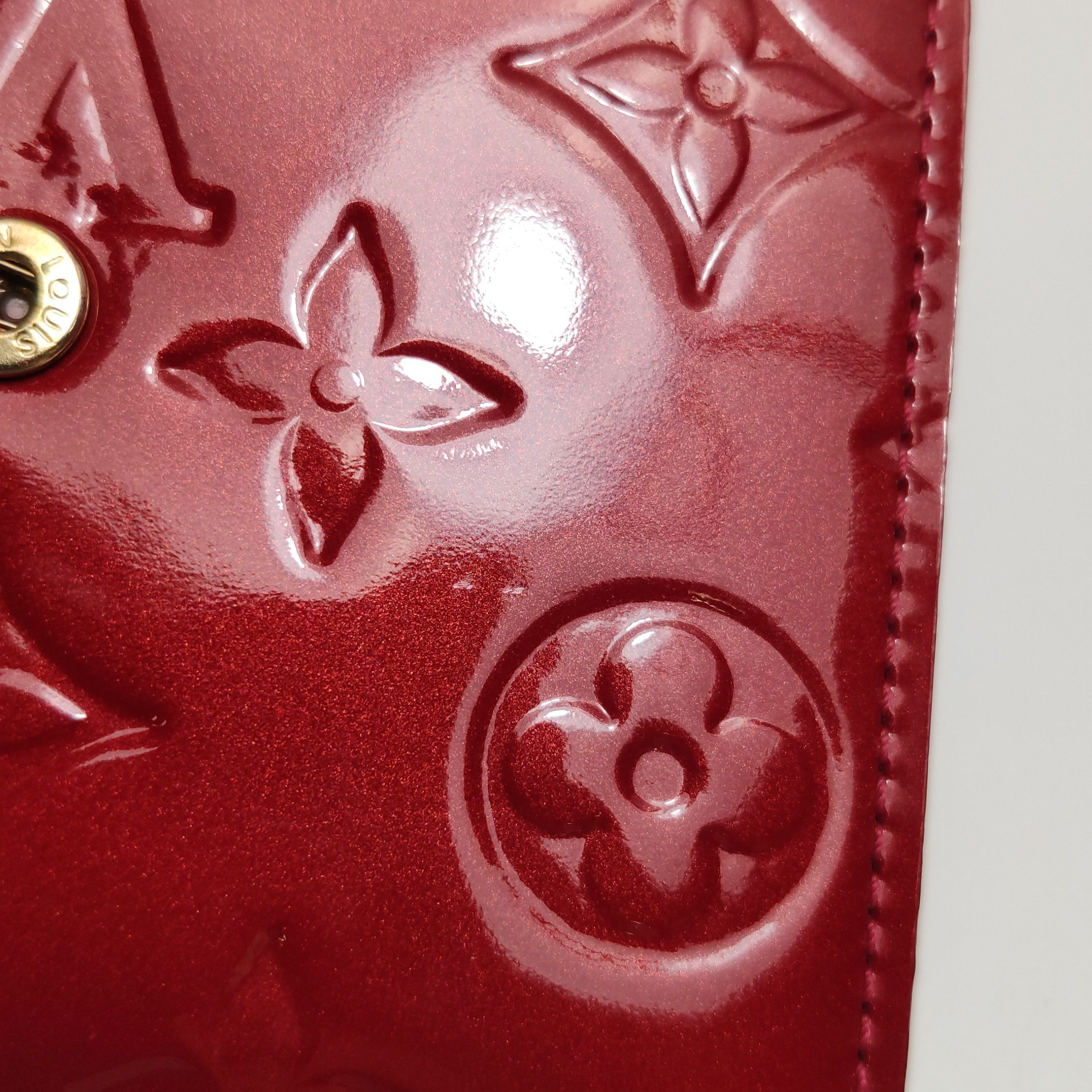 Louis Vuitton Louis Vuitton (LV) Patent leather solid color embossed mono Size ONE SIZE - 2 Thumbnail