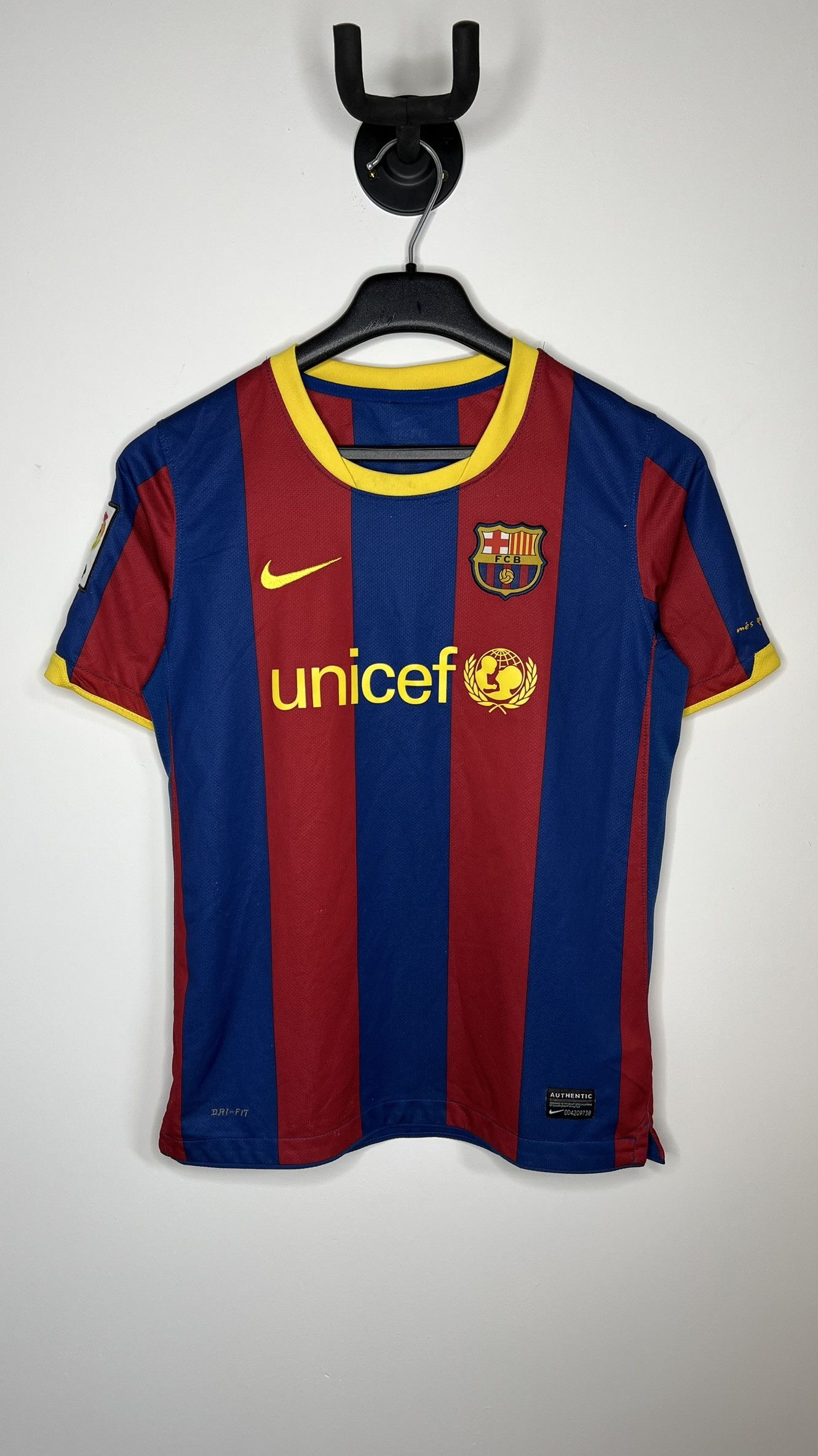 Nike BARCELONA 2010 2011 HOME FOOTBALL SHIRT SOCCER JERSEY NIKE Size US XS / EU 42 / 0 - 1 Thumbnail