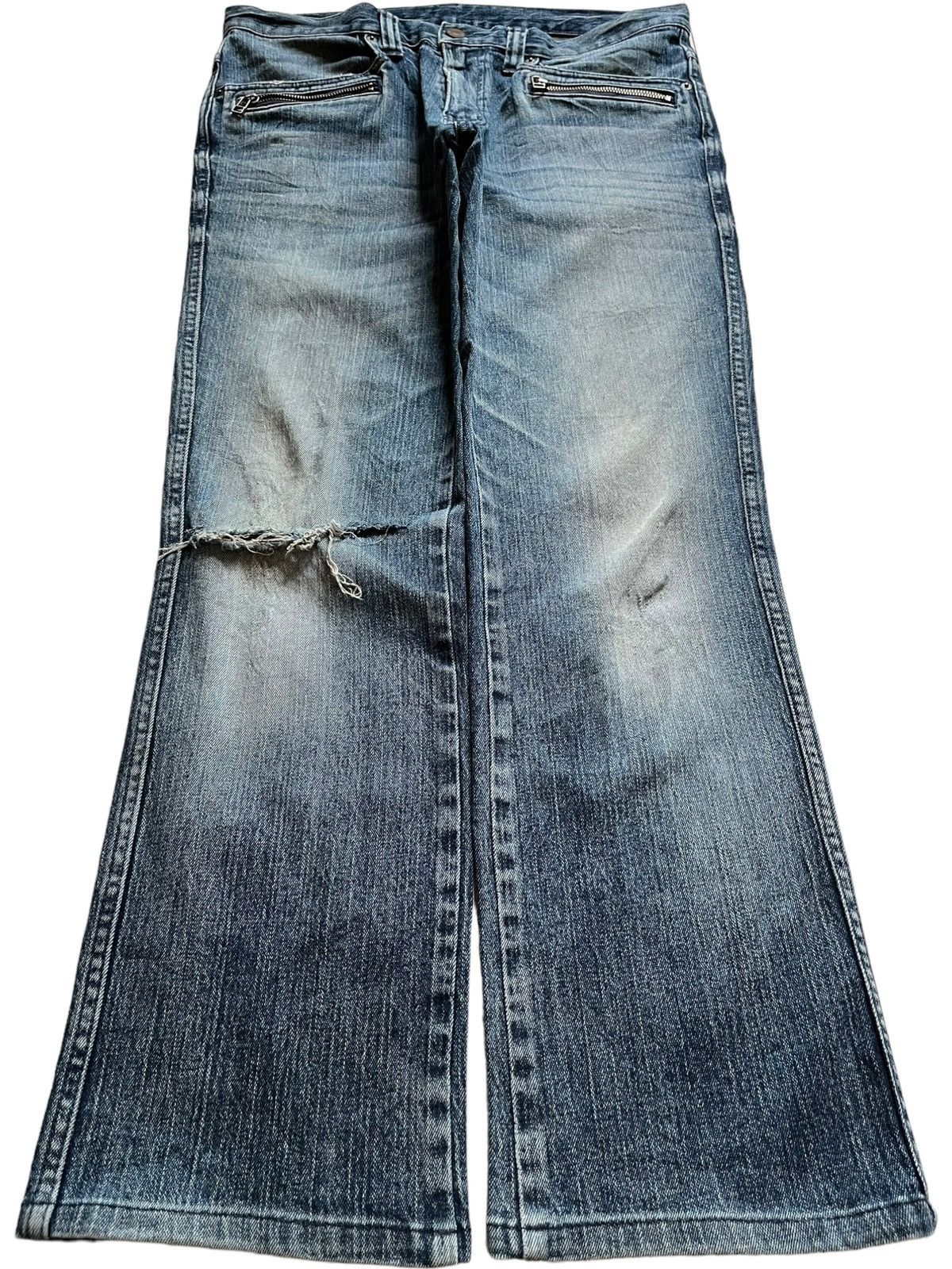Japanese Brand × Jun Takahashi × Uniqlo SALES🔥Vintage Japanese Uniqlo Blue Distressed Loose Jeans Size US 35 - 1 Thumbnail
