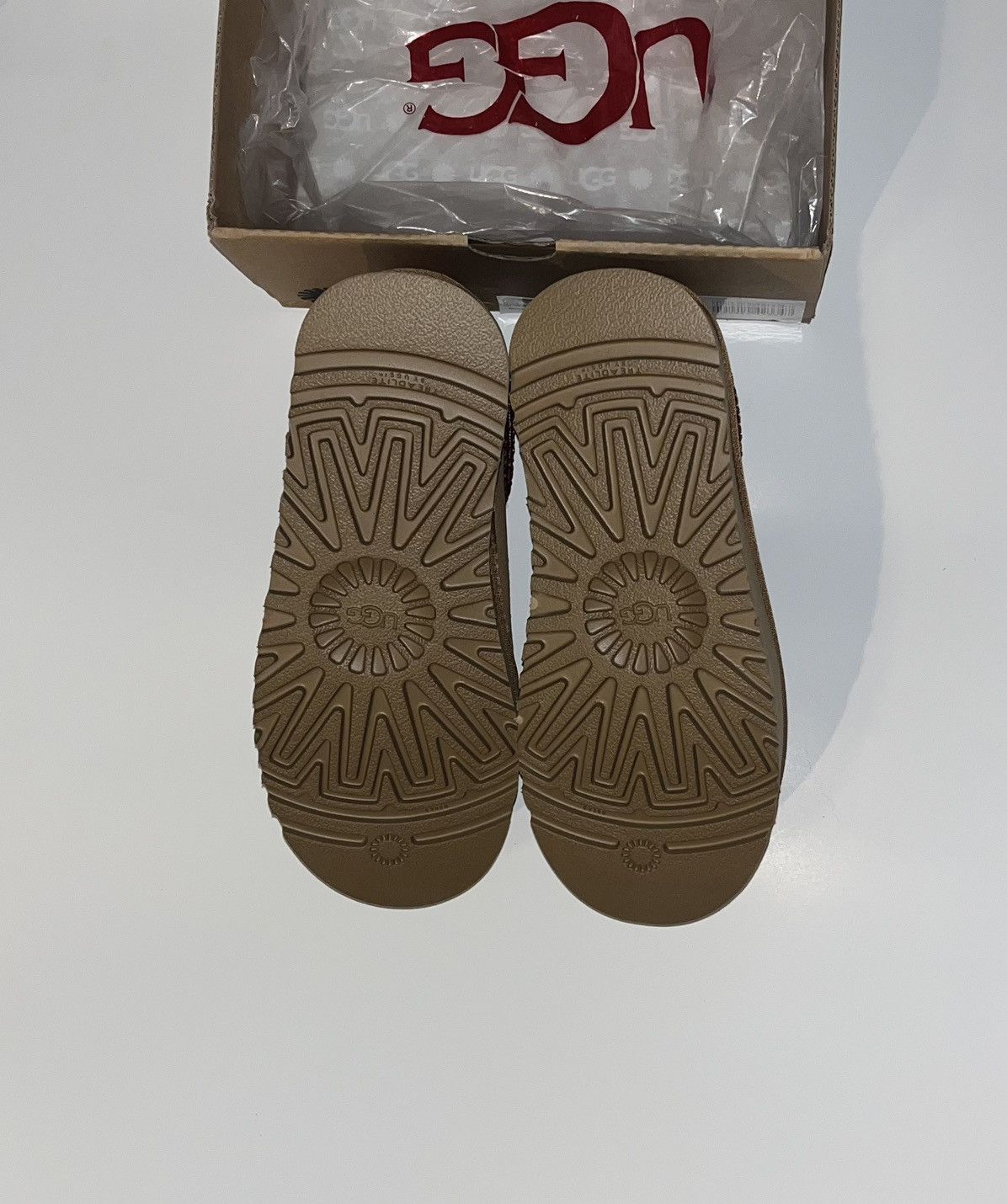 Ugg Ugg Tazz Women Size US 5 / IT 35 - 3 Thumbnail