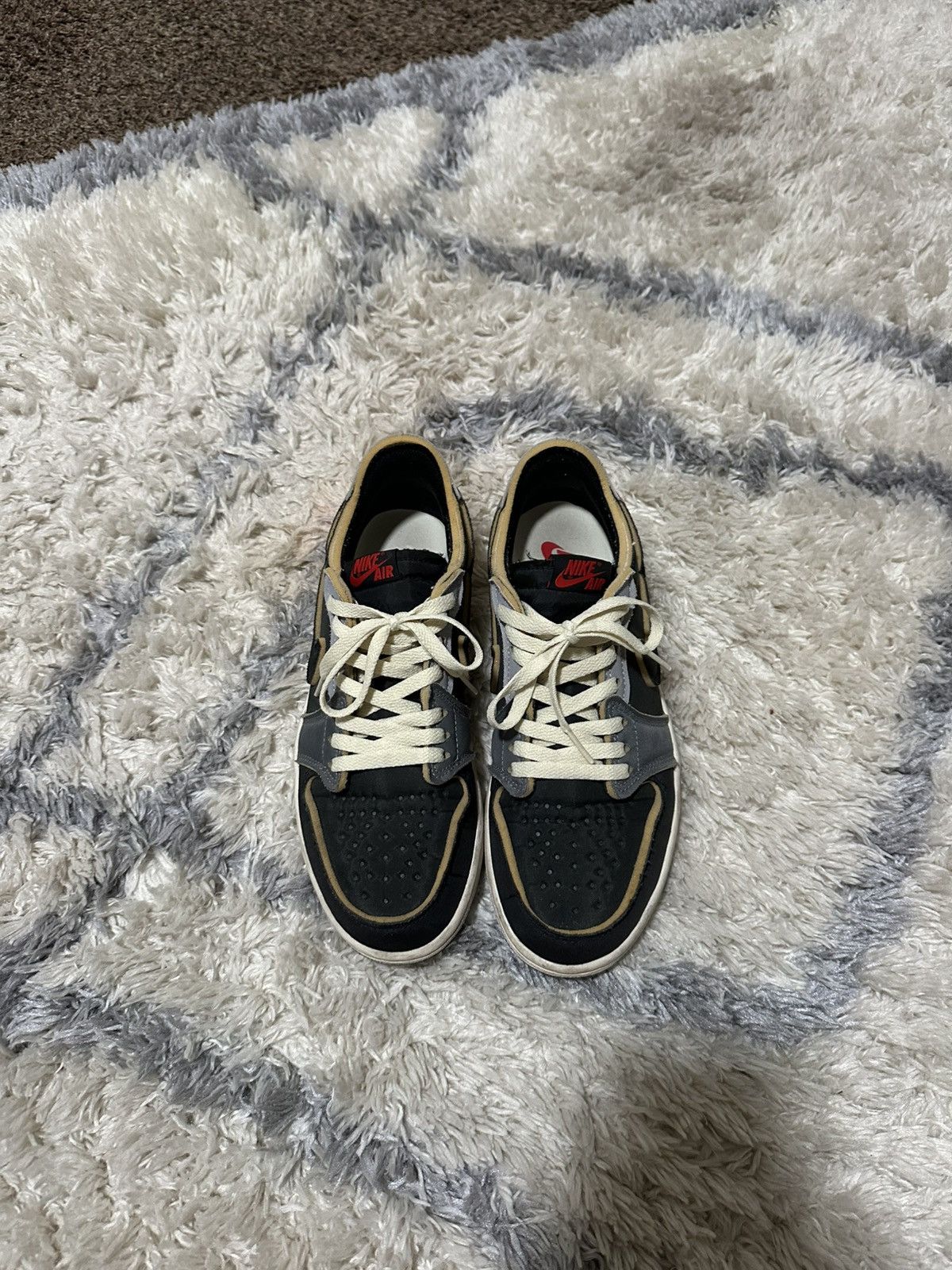 Jordan Brand × Nike Jordan 1 Low OG Smoke Grey Size US 9 / EU 42 - 2 Thumbnail