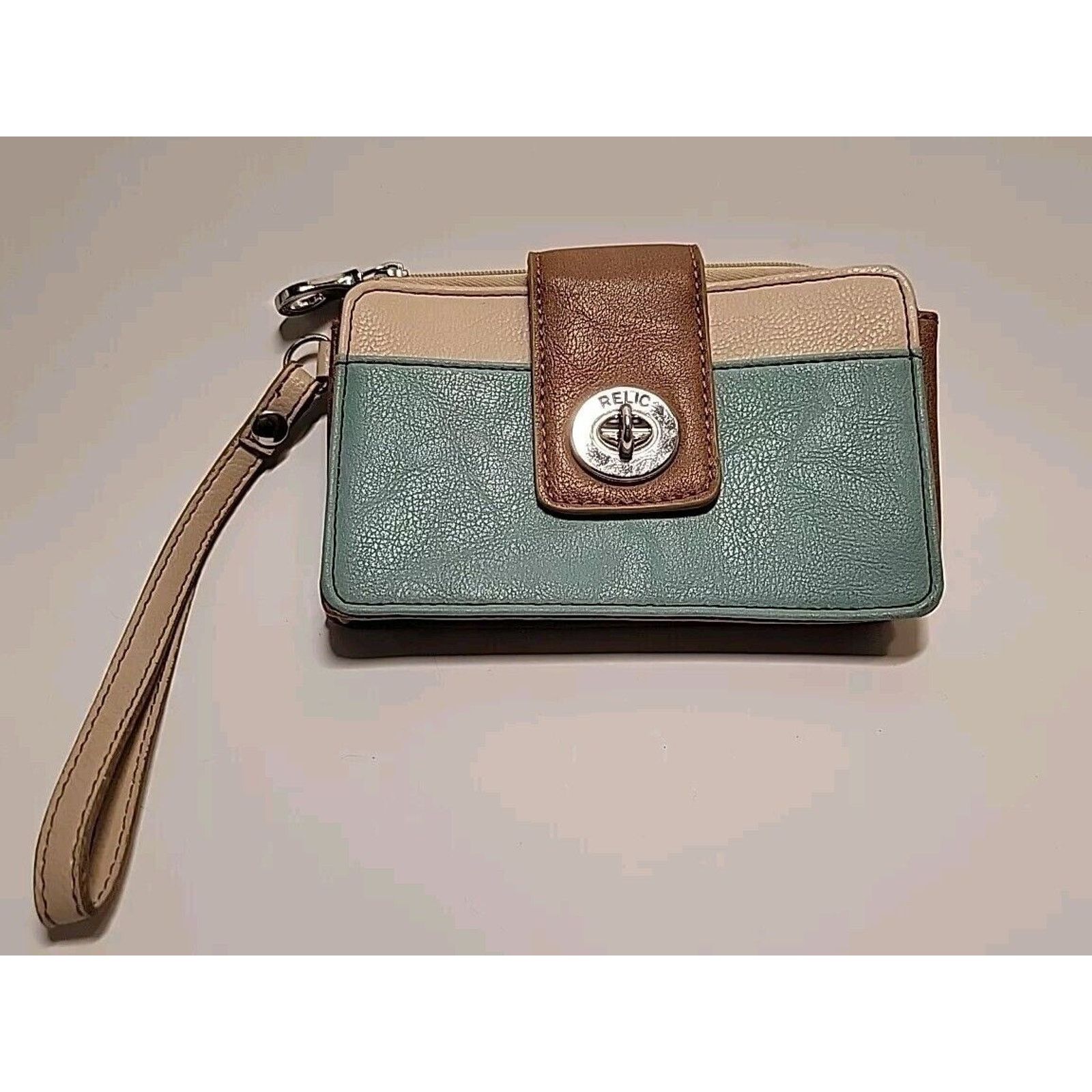 Fossil Vintage RELIC Fossil Zip Snap ID Wristlet Pebbled Leather Size ONE SIZE - 2 Thumbnail