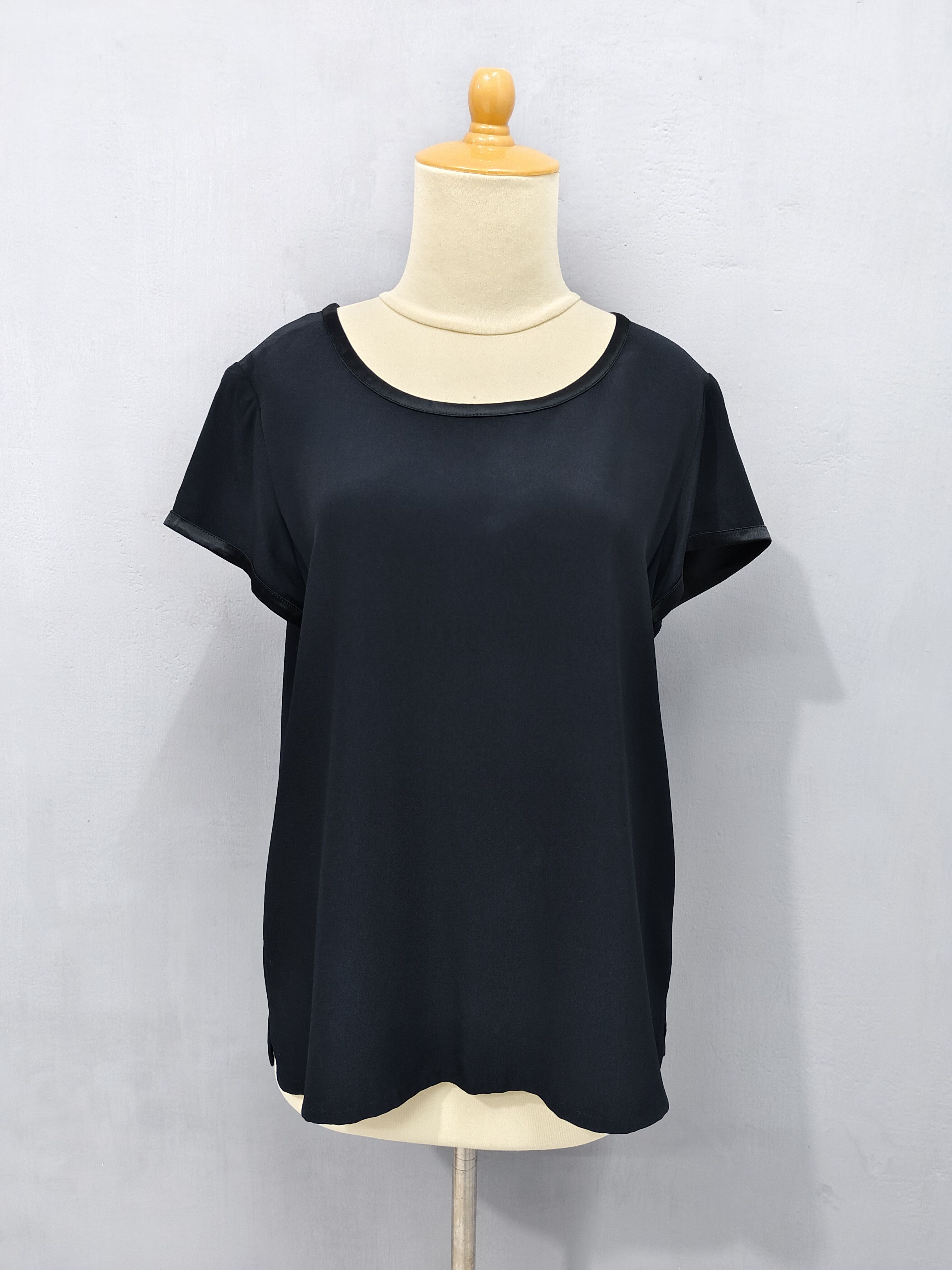 Yves Saint Laurent 2000s YSL- Clean Cut Minimalist Satin Trim Blouse Top Size M / US 6-8 / IT 42-44 - 2 Thumbnail