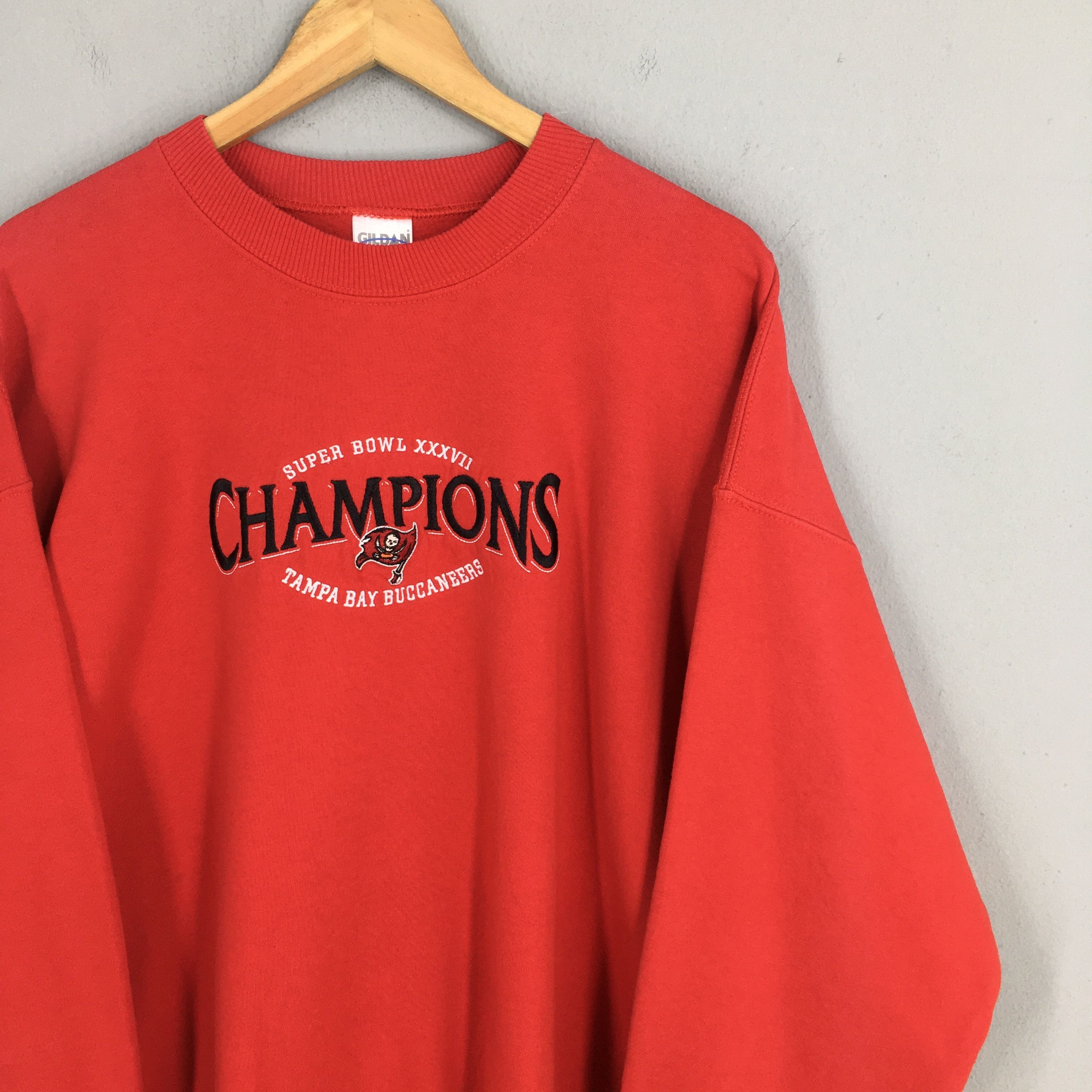 Gildan × NFL × Vintage Vintage Tampa Bay Buccaneers NFL Sweatshirt XLarge Size US XL / EU 56 / 4 - 2 Thumbnail