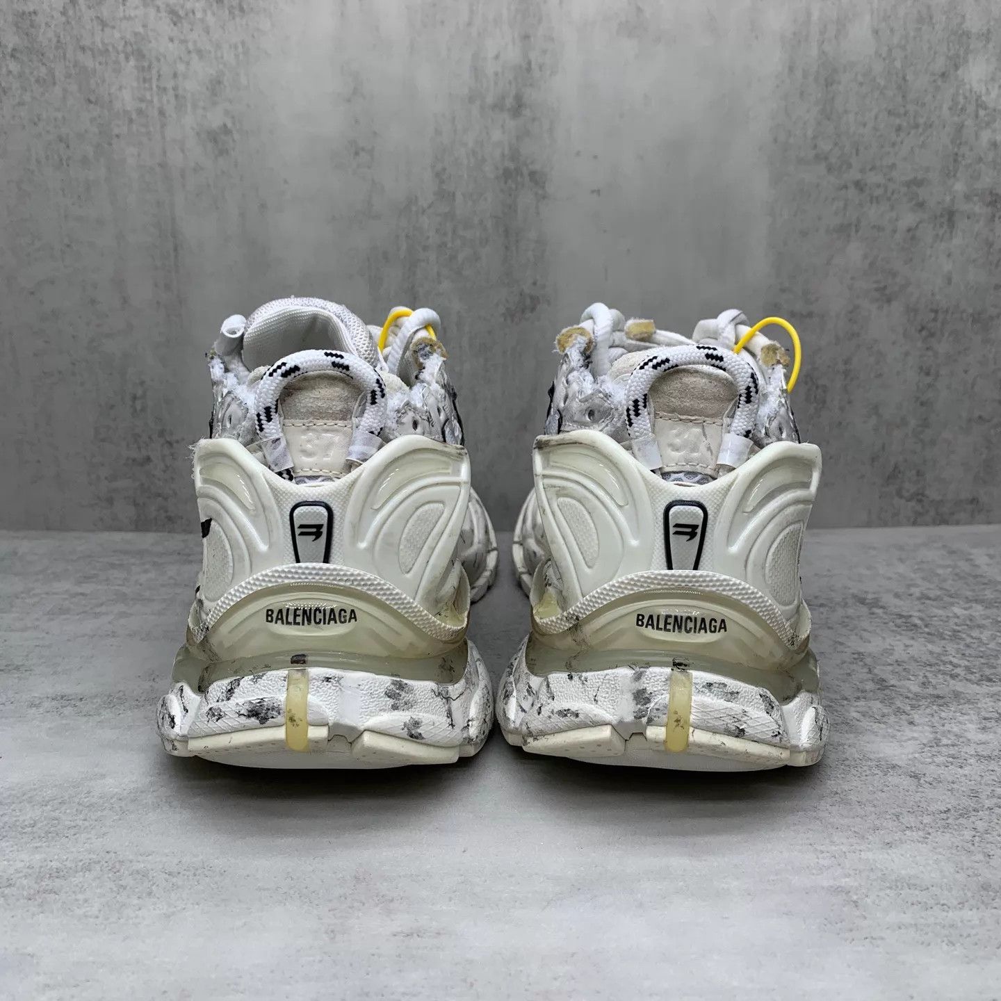 Balenciaga Balenciaga Runner White Graffiti 37 (98 New) Size US 6.5 / IT 36.5 - 5 Thumbnail