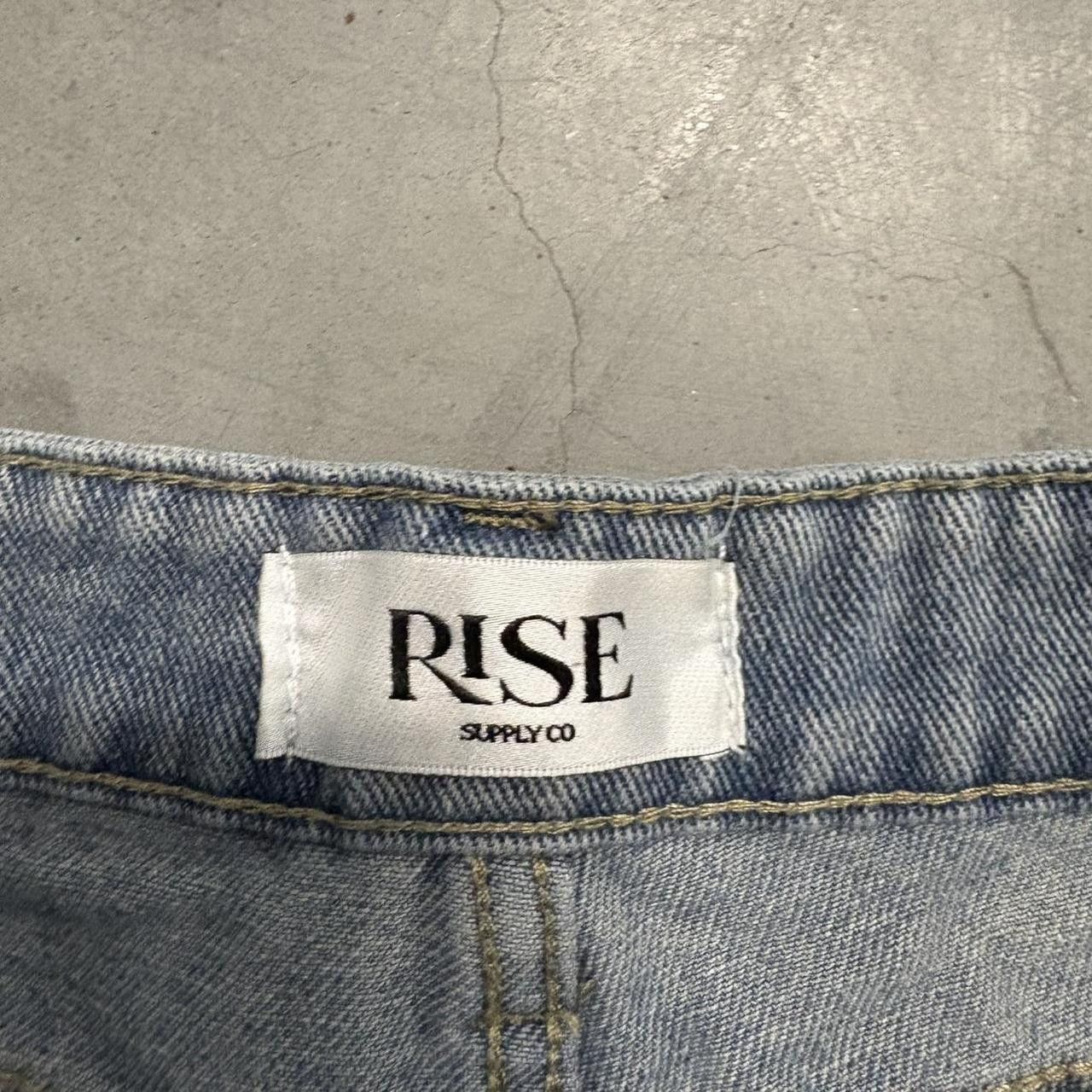 Levi's Crazy Vintage Y2K/2000s Baggy Light Blue Wash Skater Style Denim Shorts Jorts! Size US 26 / EU 42 - 3 Thumbnail